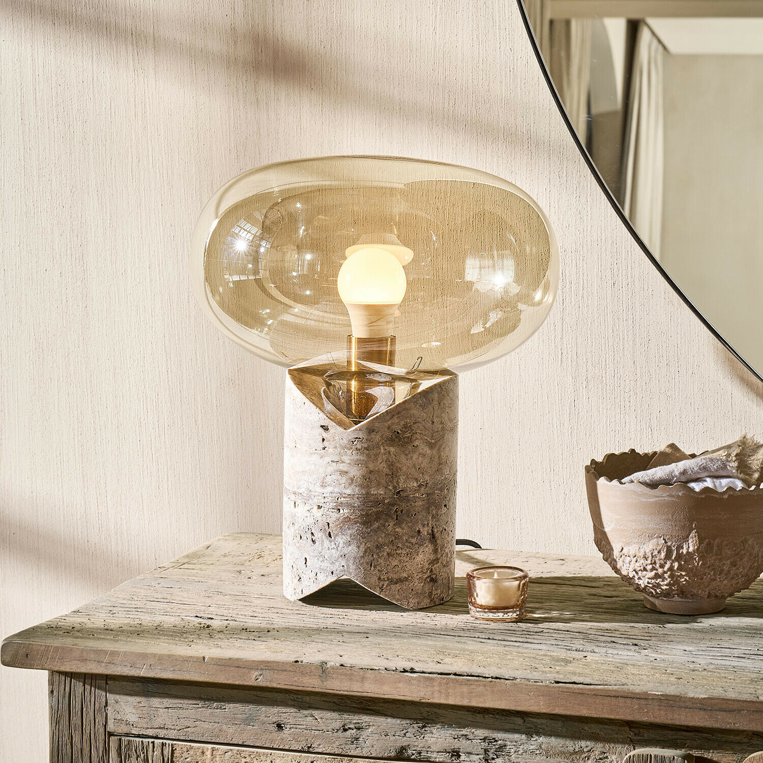 Tischlampe Tarellas Tischlampe aus Marmor und Glas in Beige, modernes Design für stilvolles Wohnzimmer