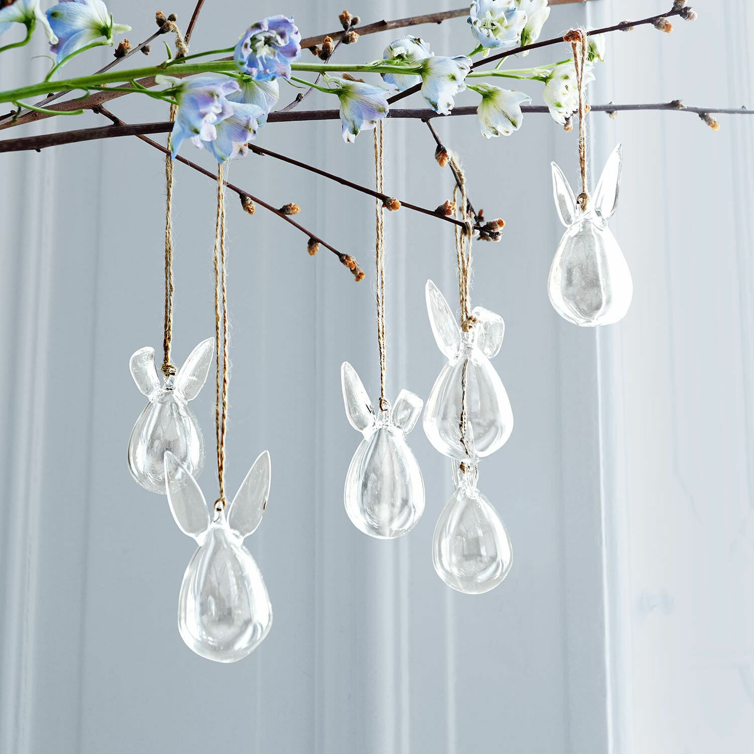 Anhänger 6er Set Suva Transparente Glasanhänger in Hasenkopf-Form an Schnüren, frühlingshafte Dekoration
