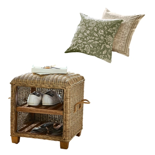 Rattanschuhschrank mit zwei Ablagen und dekorativen Kissen in Grün und Beige