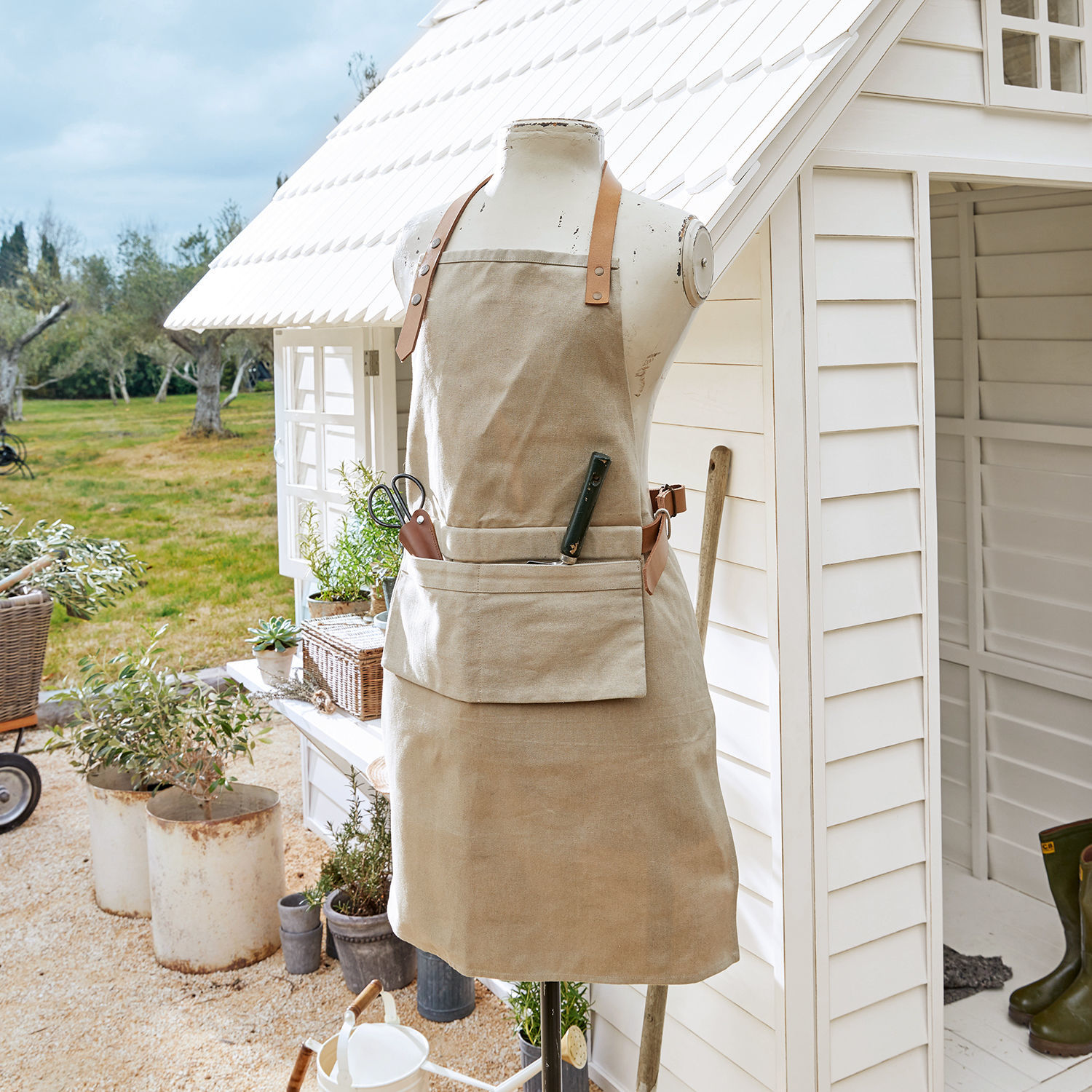 Schürze Garda Beiger Gartenschürze aus Baumwolle mit Lederriemen und Tasche für Gartengeräte