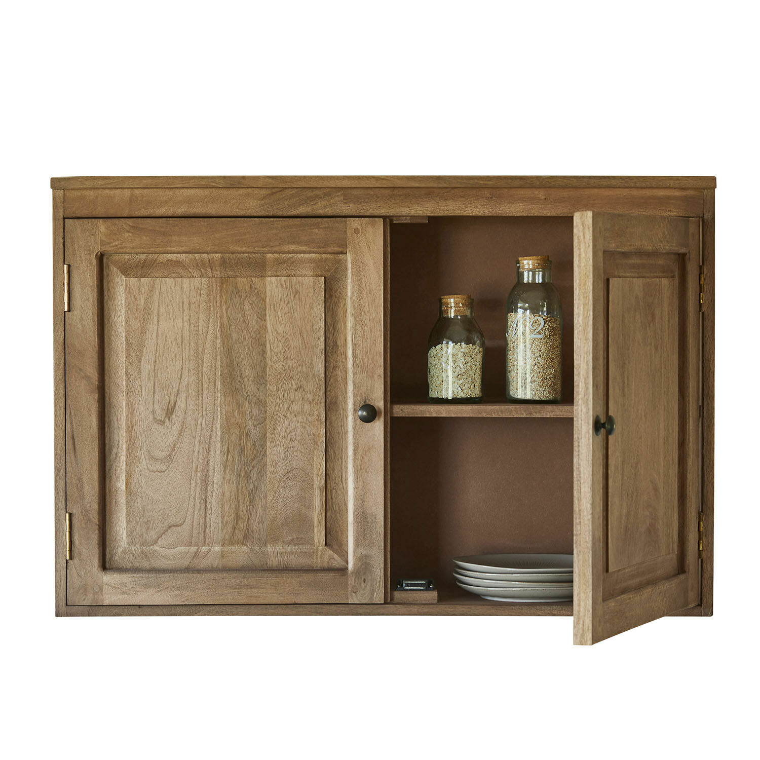 Wandschrank aus Holz in Naturfarbe mit Türen, Regalen für Teller und Gläser
