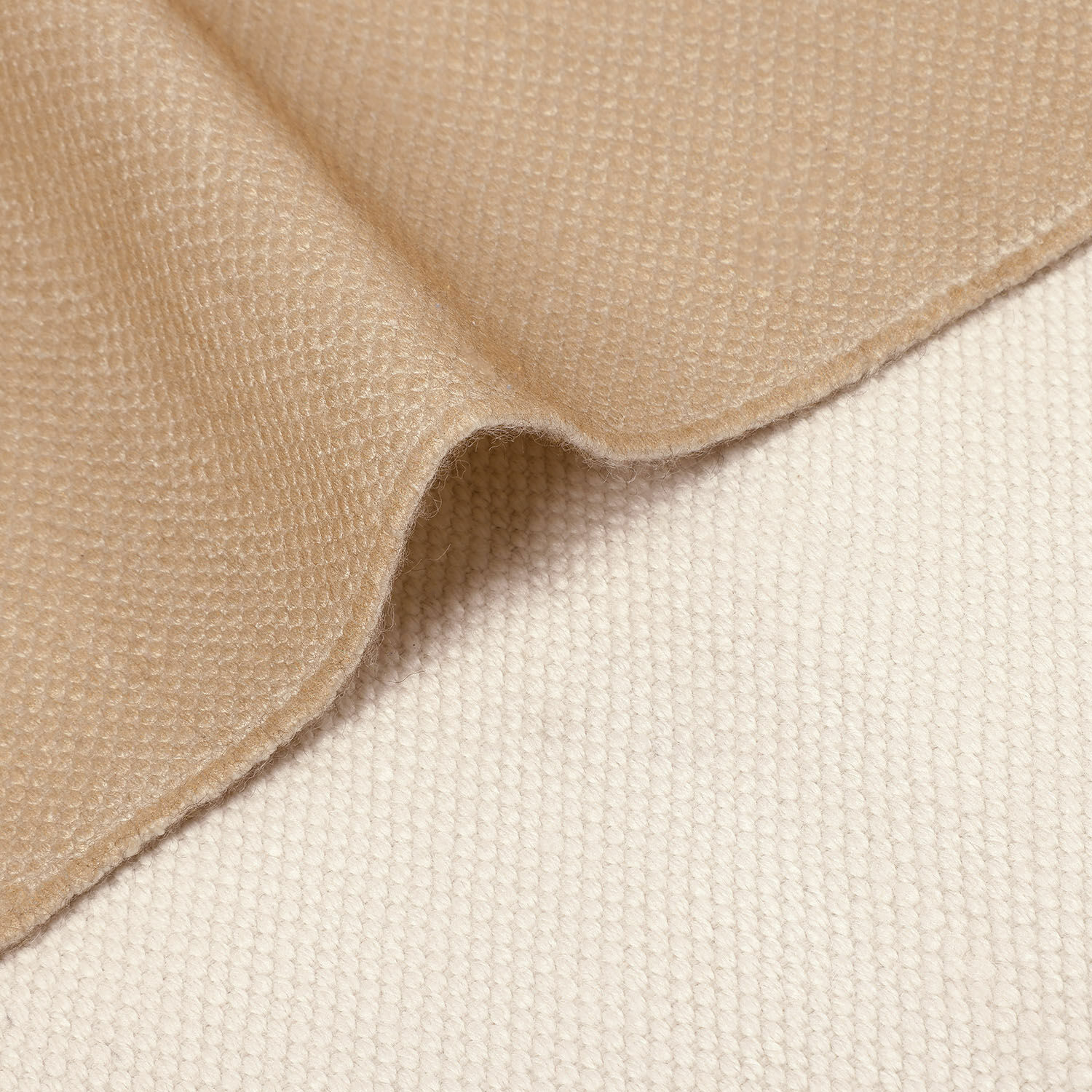 Beige und cremefarbener Stoff mit feiner Struktur, weiches Material für Wohntextilien