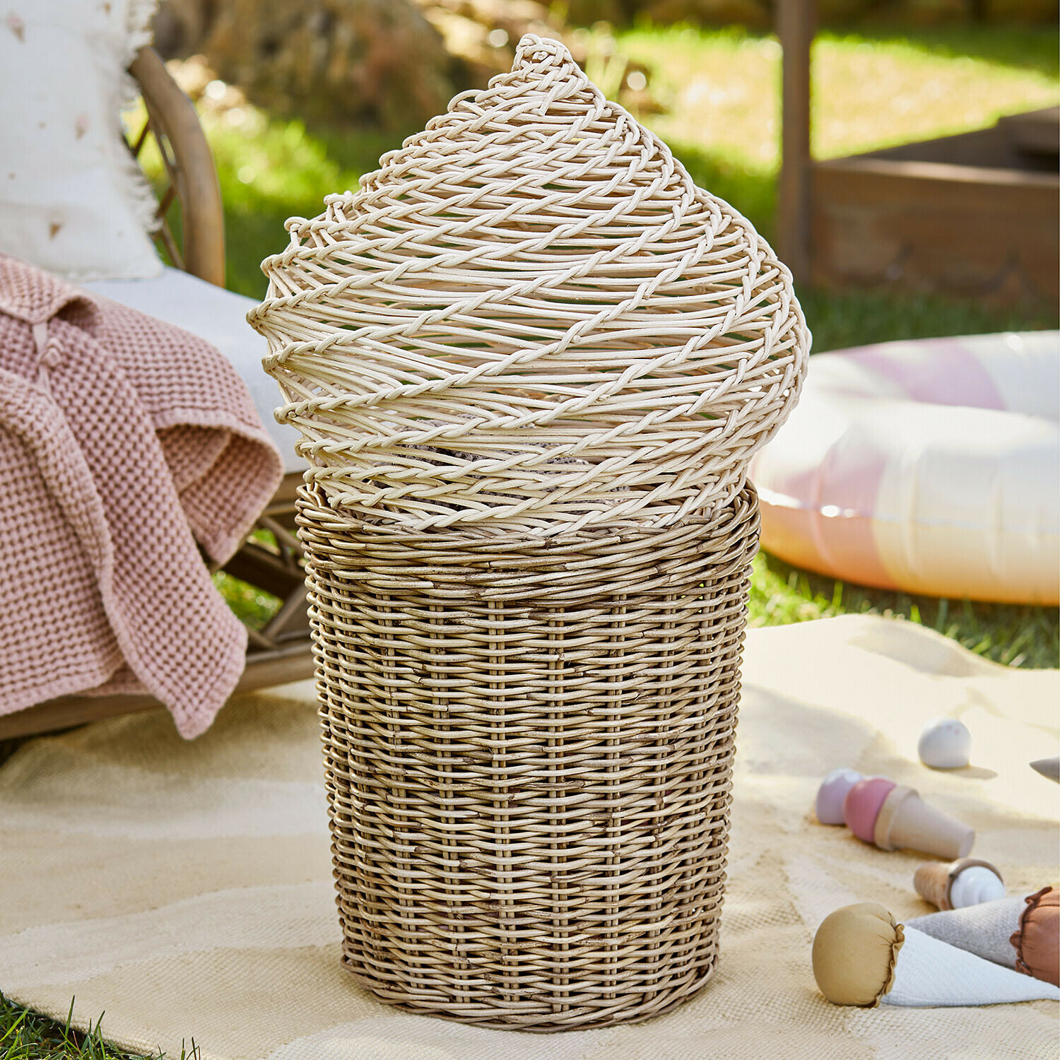 Eiskorb Bubblenook Wickelkorb aus Rattan in Eisform, naturfarben und weiß, ideal für Aufbewahrung im Haus und Garten