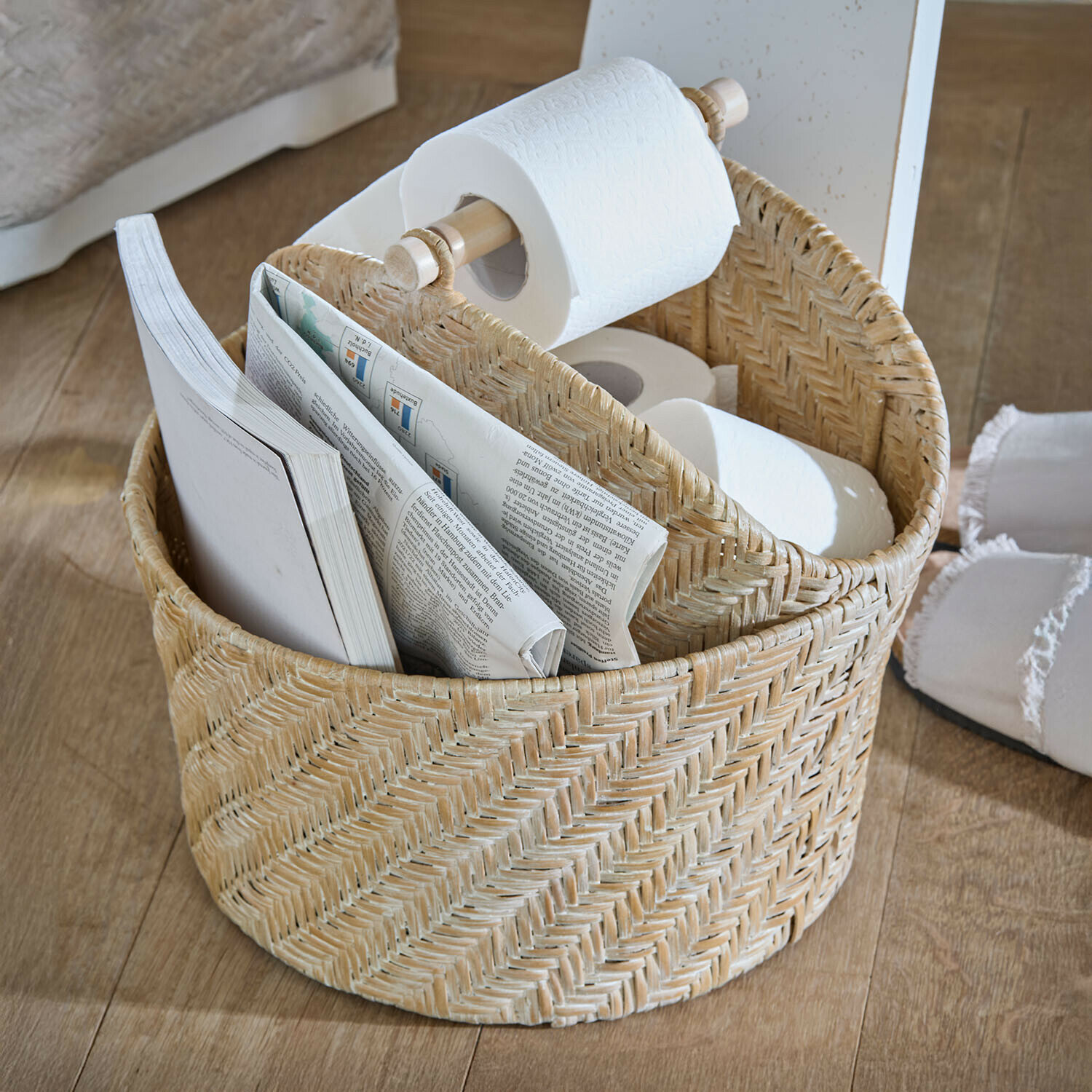 Natürlicher Rattankorb mit Toilettenpapierhalter und Zeitungsfach fürs Badezimmer