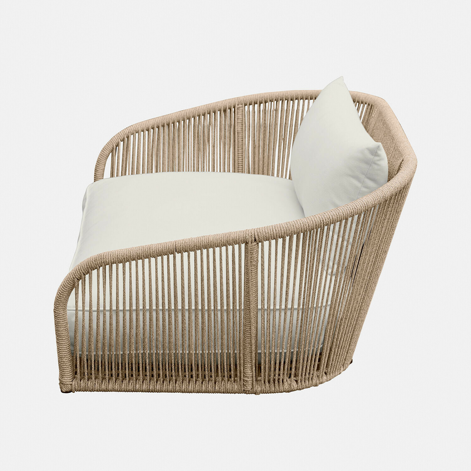 Moderner Sofa aus beigem Seil mit cremefarbenen Kissen, ideal für Wohnzimmer und Garten