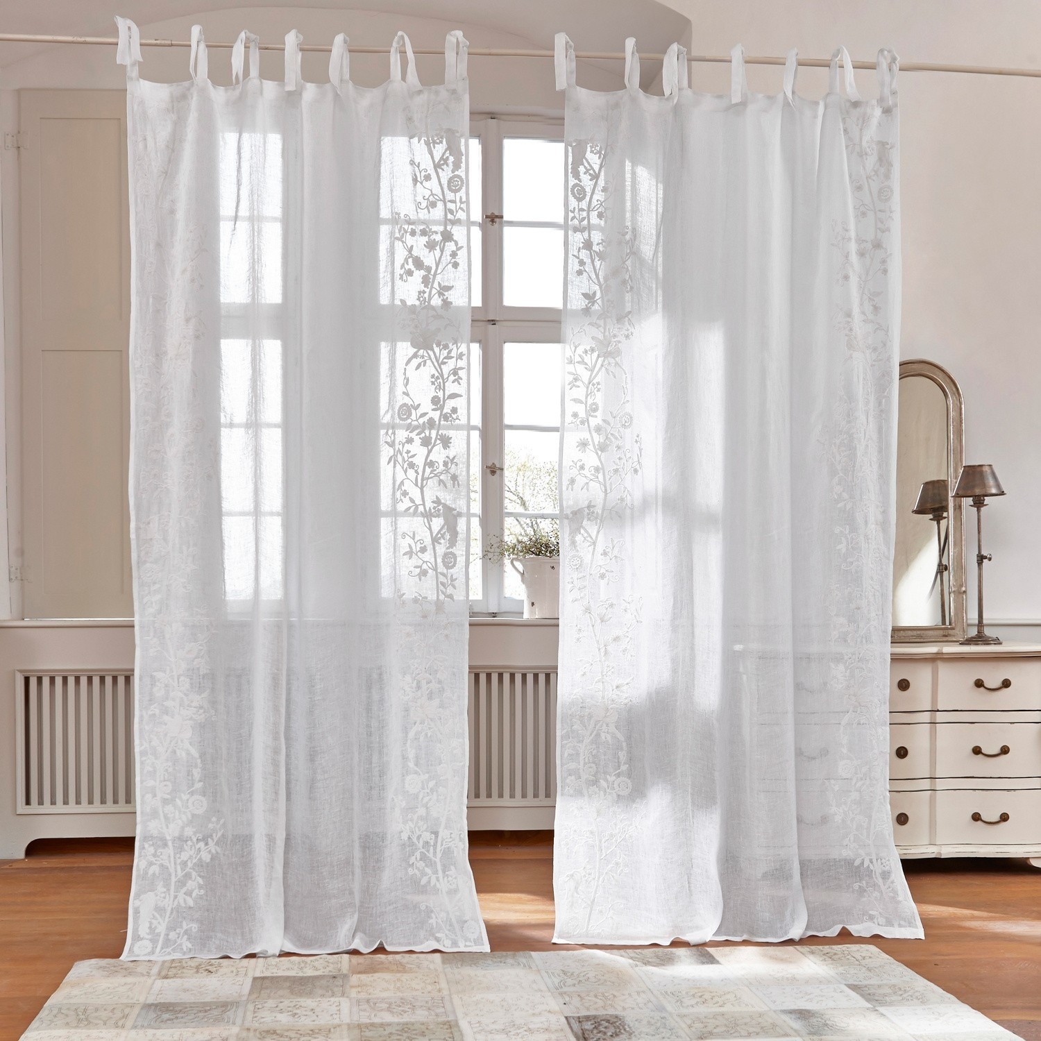 Gardine Douvaine Weiße, transparente Vorhänge mit zarter Blumenstickerei, elegante Fensterdekoration