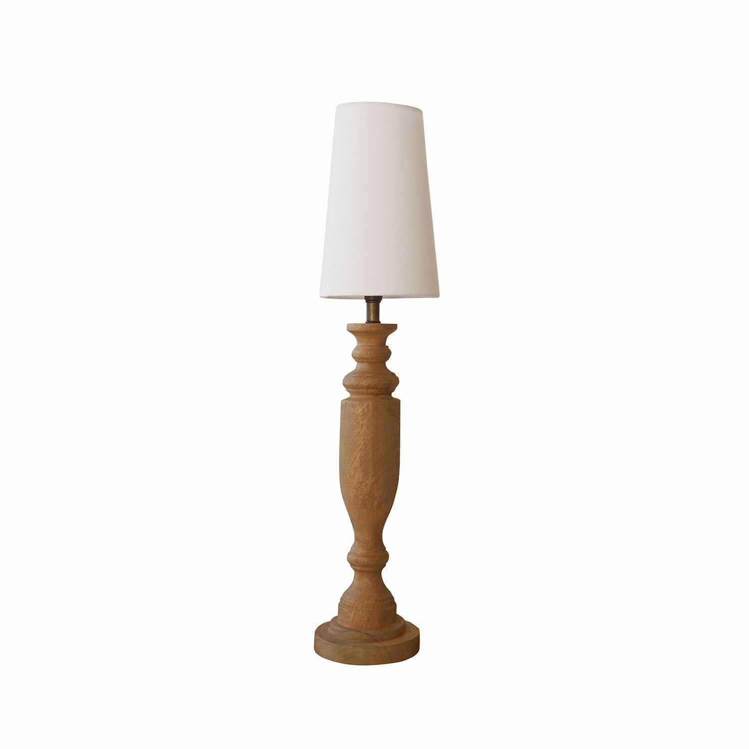 Tischlampe mit gedrechseltem Holzfuß und weißem Lampenschirm, dekoratives Wohnaccessoire