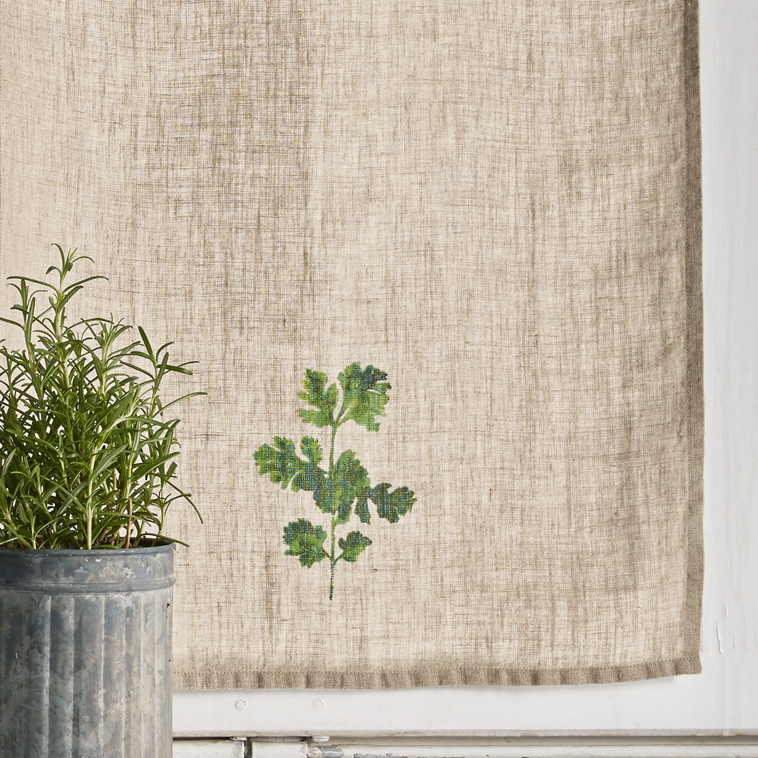 Leinenvorhang in Naturfarbe mit grünem Blattmotiv, dekorativer Fensterschmuck aus Stoff