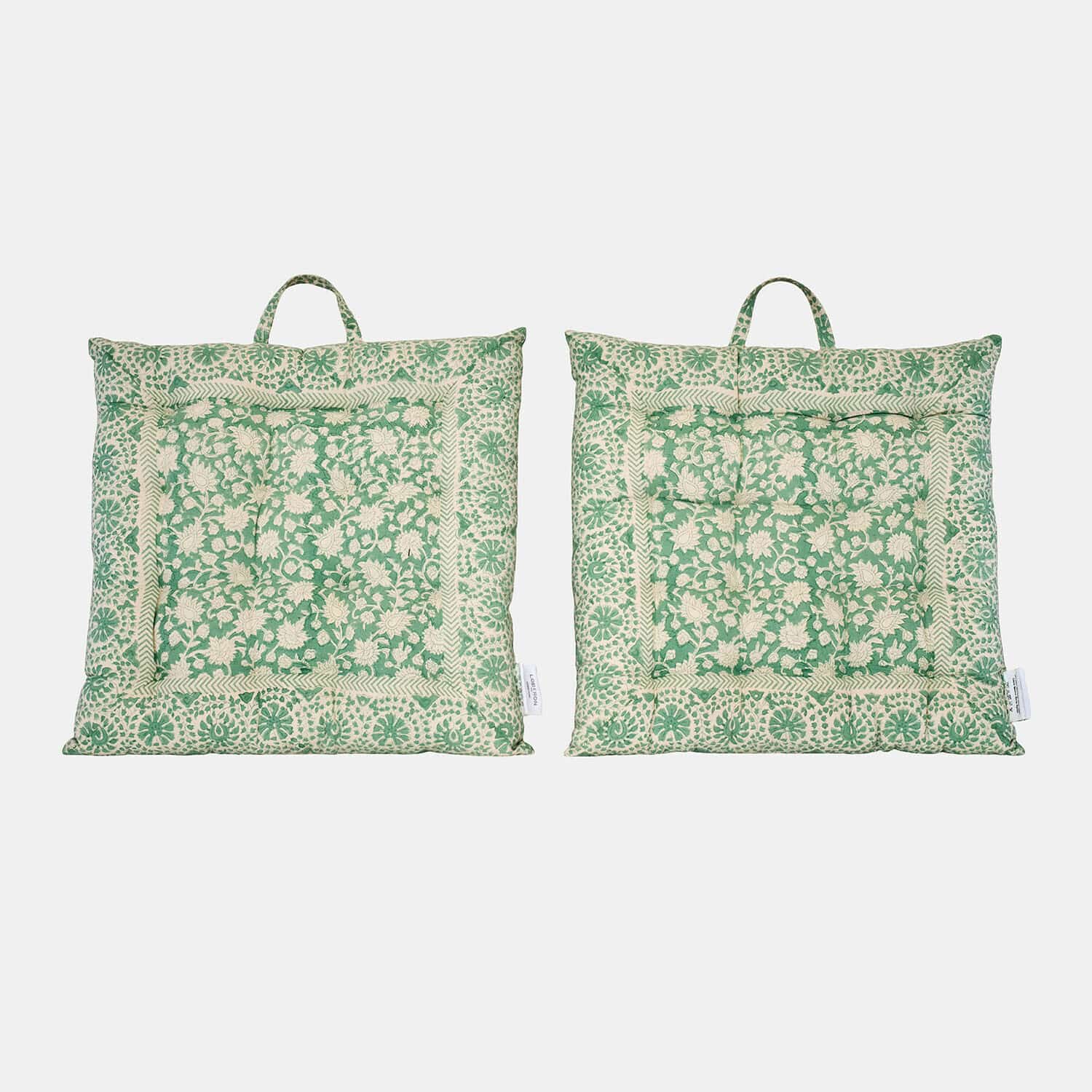 Set aus zwei grünen Baumwollkissen mit floralem Muster und Aufhängeschlaufe