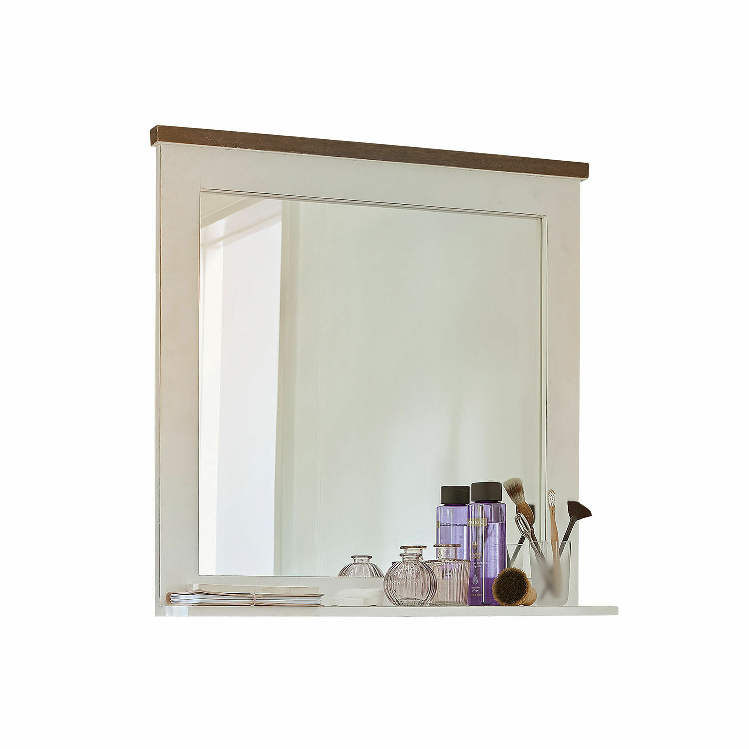 Weißer Holzspiegel mit Ablage und braunem oberen Rand, Make-up-Accessoires darauf