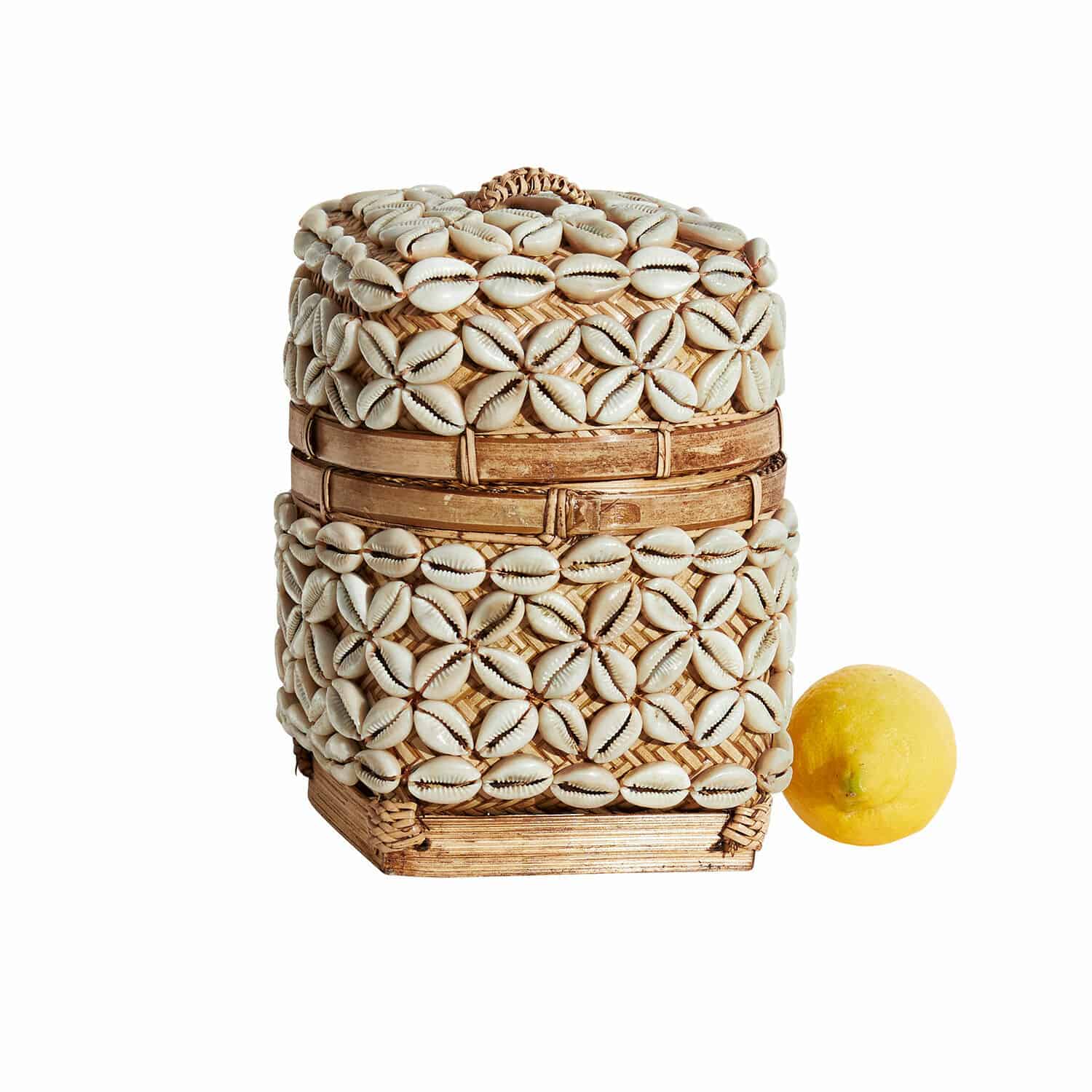 Dekorative Aufbewahrungsbox aus natürlichem Rattan mit Muscheln, Wohnaccessoire
