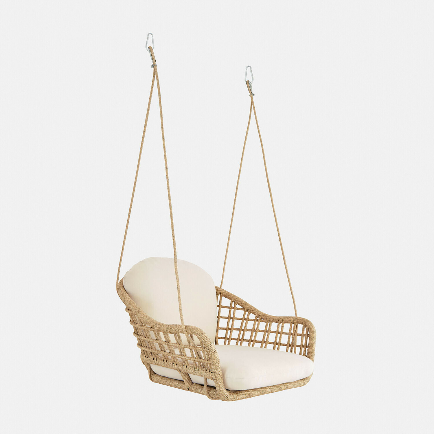 Hängesessel aus geflochtenem Seil mit cremefarbenem Polster, bequemer Gartensitz