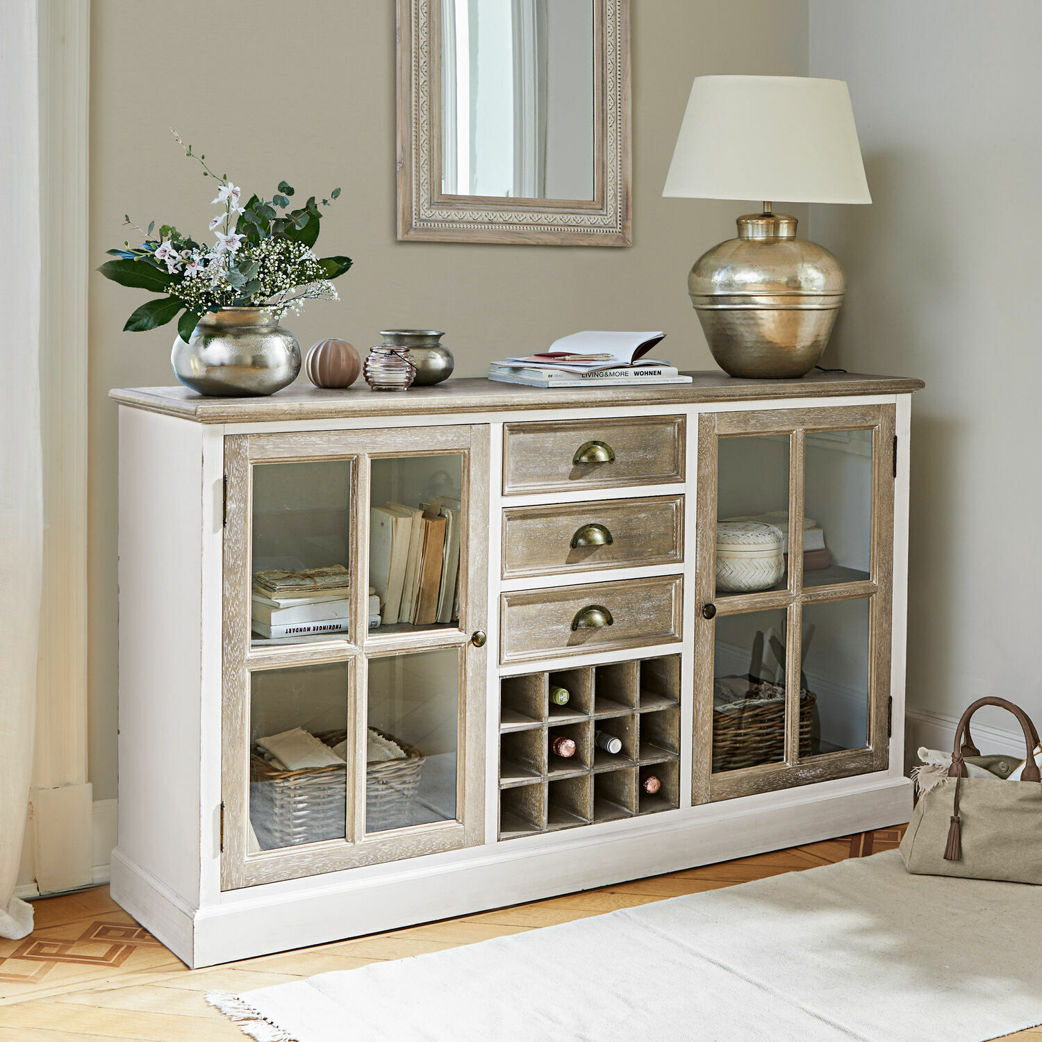 Kommode Magoffin Kommode aus Holz in Weiß und Natur mit Schubladen und Weinfach für Wohnzimmer