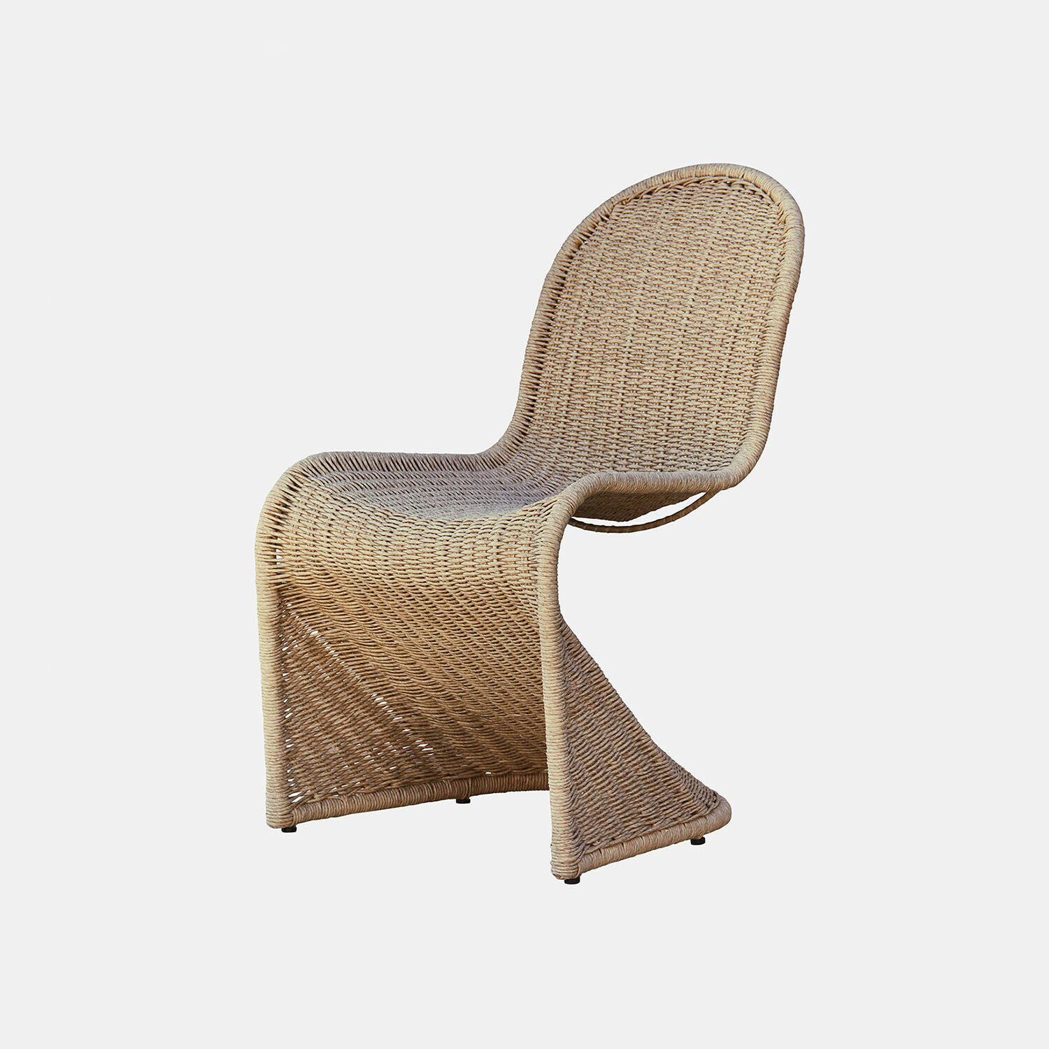 Stuhl Melari Geflochtener Stuhl in natürlichem Beige mit modernem, geschwungenem Design für Wohn- und Außenbereich
