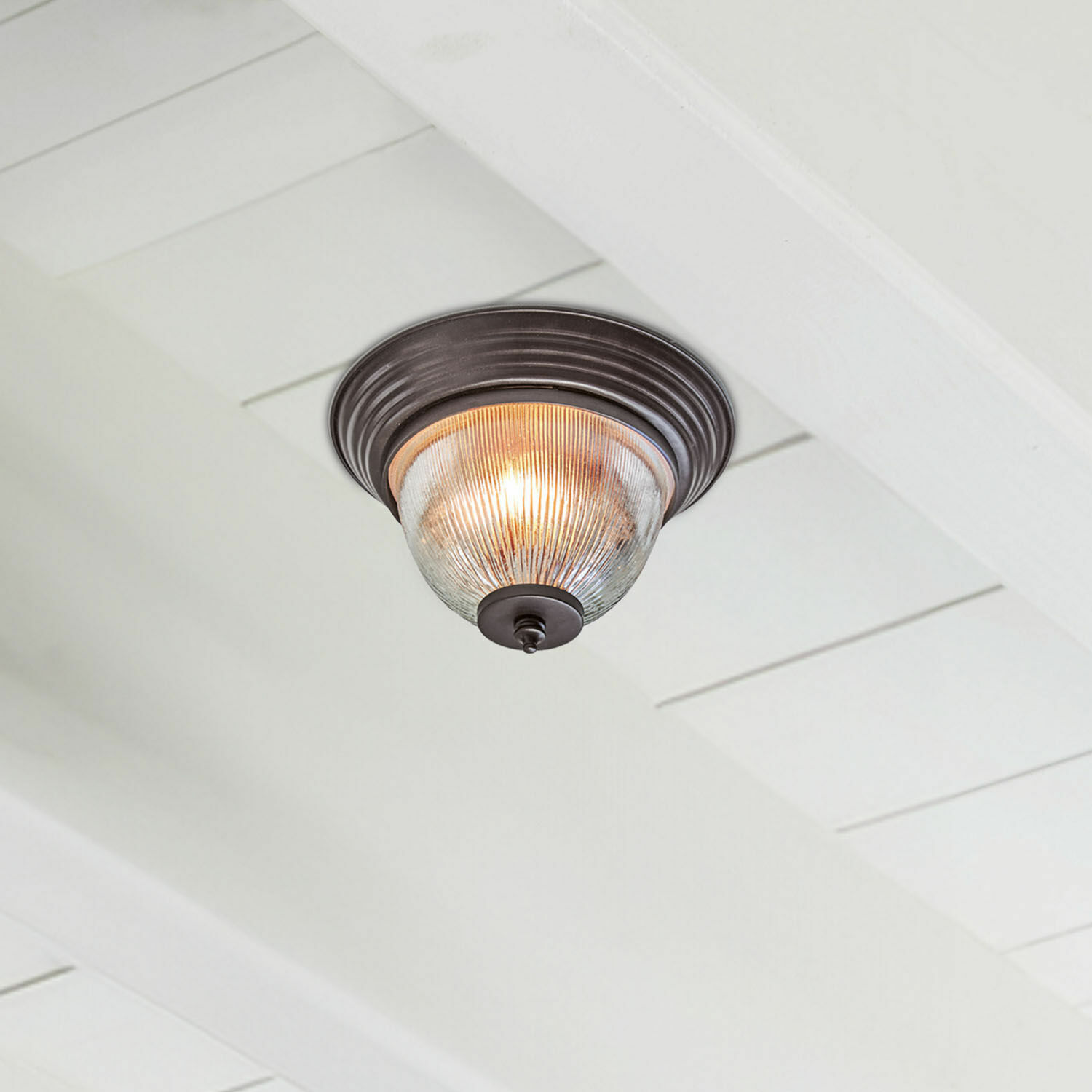 Deckenleuchte aus Metall mit dunklem Finish und geriffeltem Glas für sanftes Licht