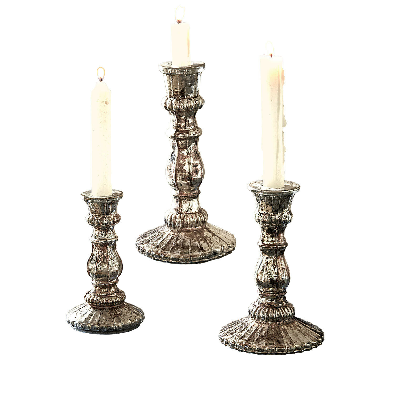 Kerzenständer 3er Set Favalina Drei vintage Metall-Kerzenhalter mit weißen Kerzen als stilvolle Dekoration für Zuhause