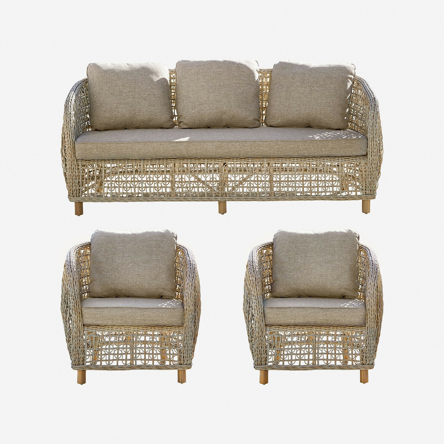 Gartenmöbel-Set aus natürlichem Rattan mit beigen Kissen, bequeme Sitzgelegenheiten