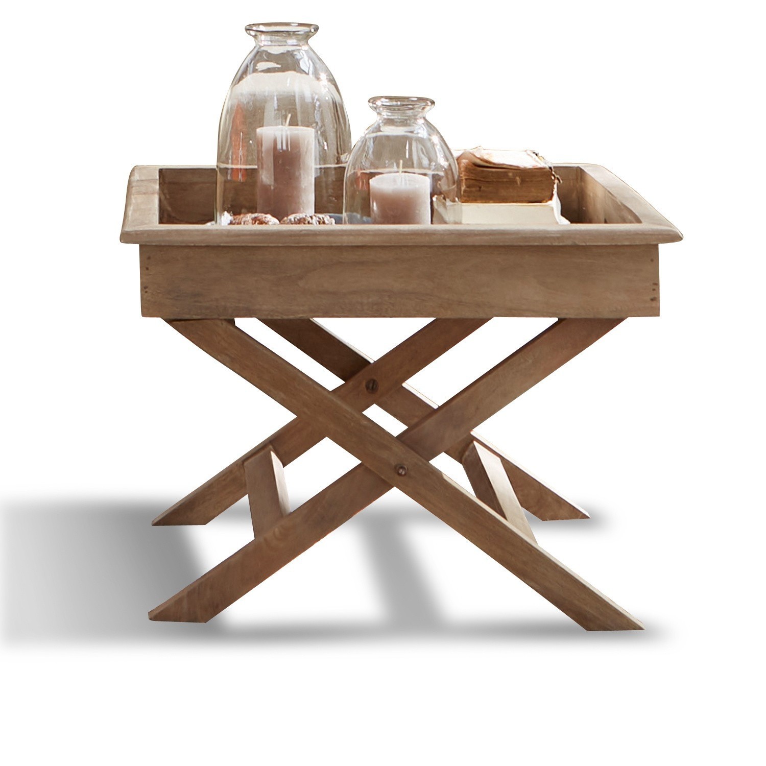 Holztisch mit Tablett und Glas-Kerzenhaltern in natürlicher Holzfarbe für Wohnzimmer