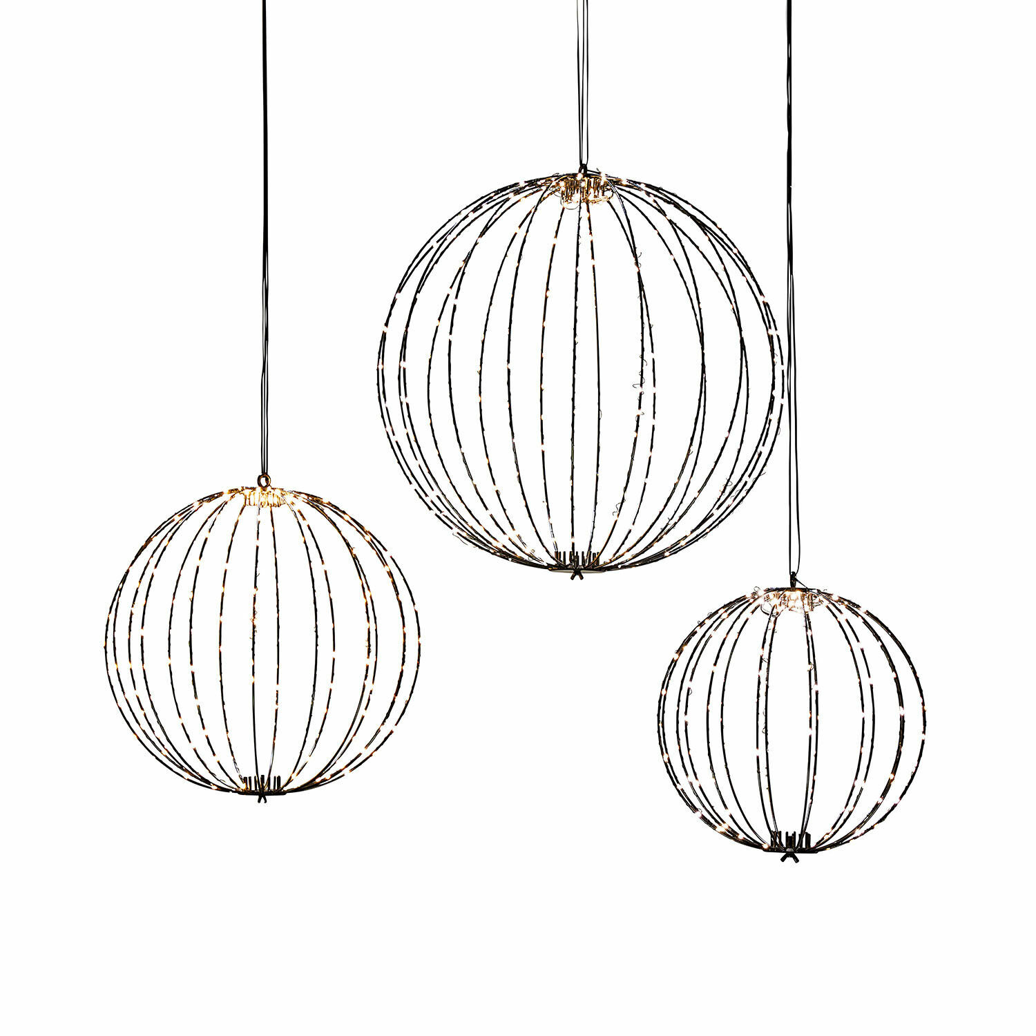 LED-Kugel 3er Set Brilliante Drei schwarze kugelförmige Metall-Hängeleuchten mit feiner LED-Beleuchtung für modernes Ambiente