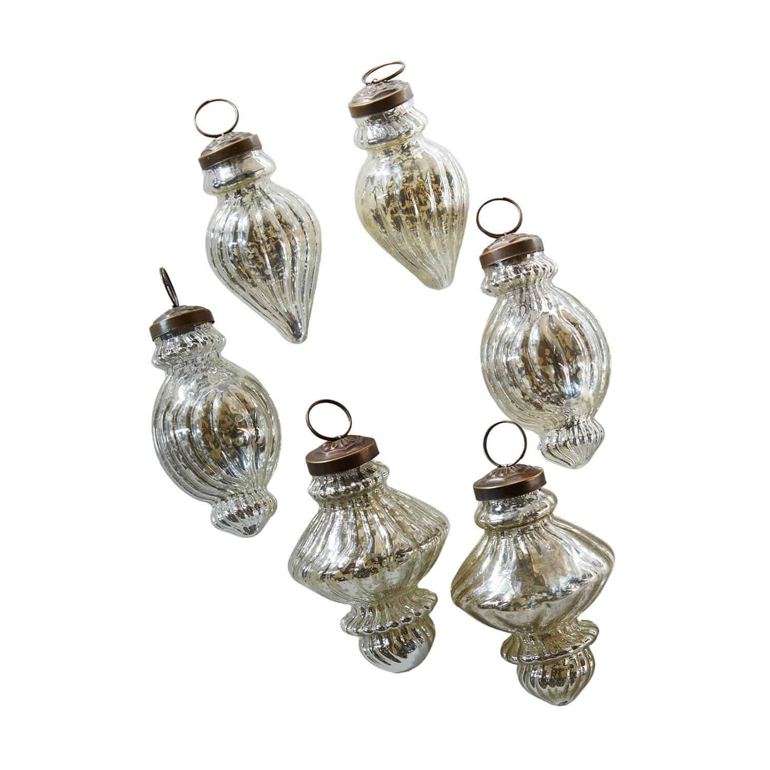 Weihnachtskugel 6er Set Everelles Set aus sechs silbernen Glas-Weihnachtsanhängern mit Metallösen zum Aufhängen