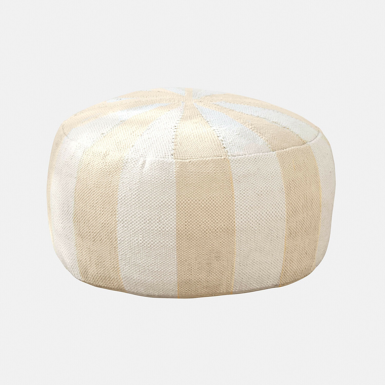 Runder Pouf in Beige und Weiß aus strukturiertem Stoff, praktisches Sitzmöbel für Wohnzimmer