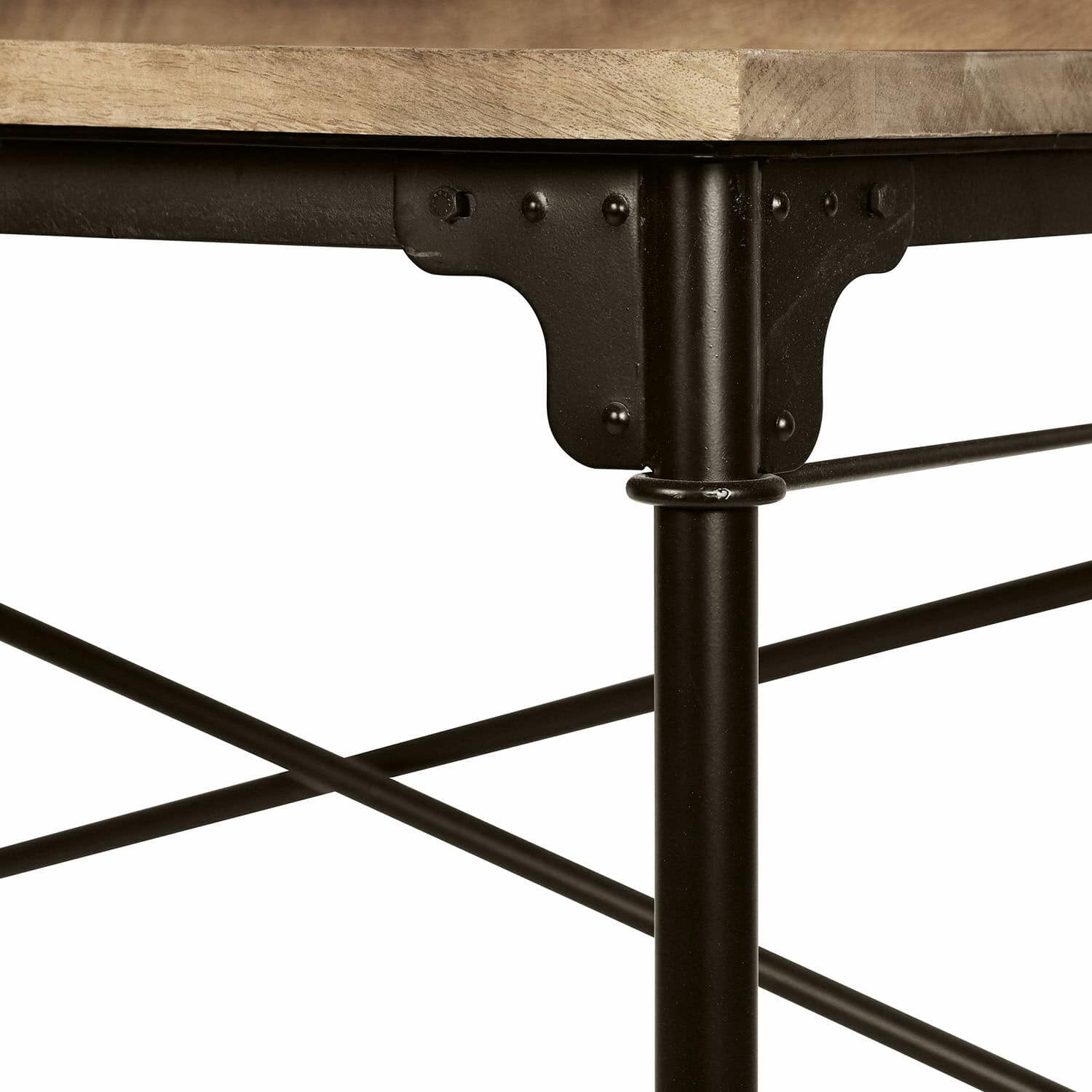 Stabile Tischkonstruktion aus schwarzem Metall mit hellem Holzplatte im Industrie-Design