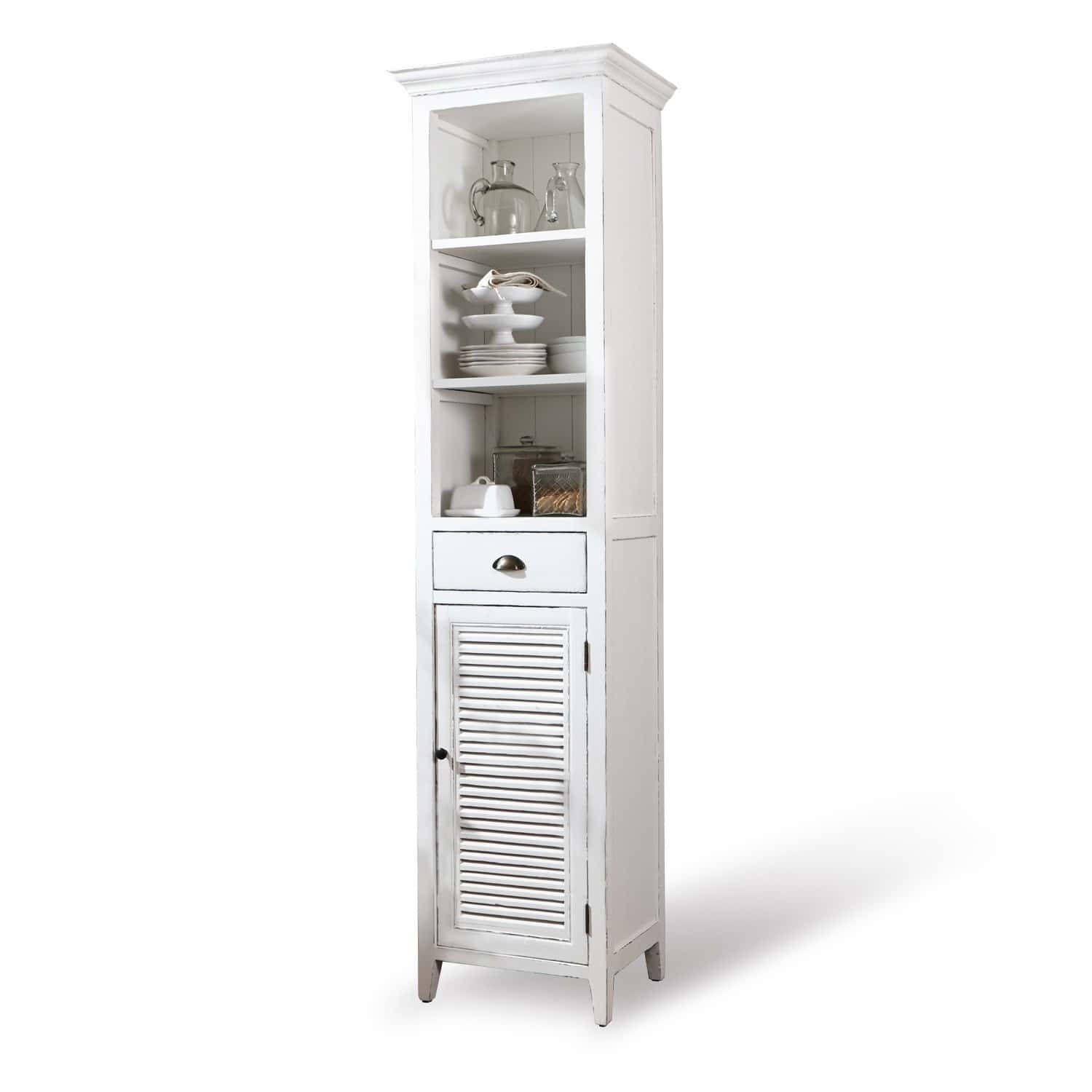 Hoher weißer Holzschrank mit Regalen, Schublade und Lamellentür zur Aufbewahrung