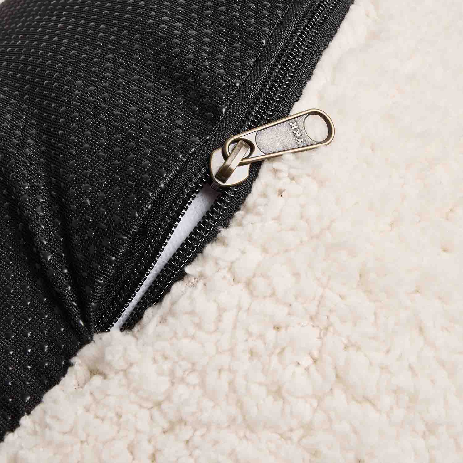 YKK-Reißverschluss an schwarzem, rutschfestem Stoff mit weißem, weichem Fleece-Material