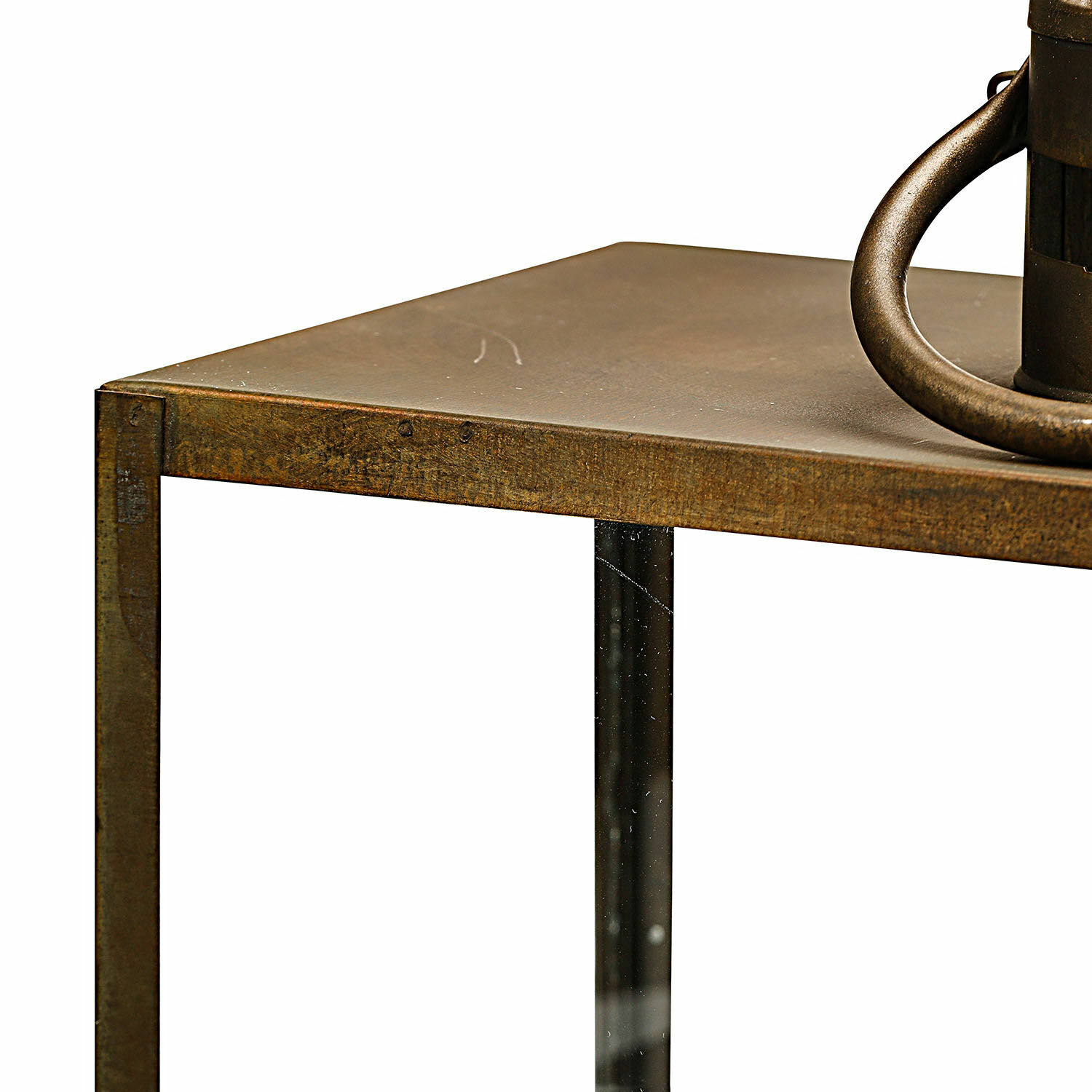 Metalltisch in antikgold mit einfacher Konstruktion und Glasablage, moderner Stil