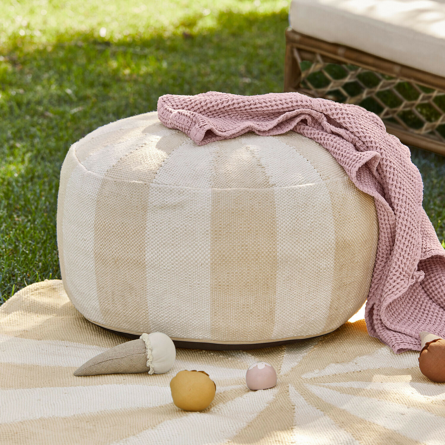 In- & Outdoor-Pouf Wobbilo