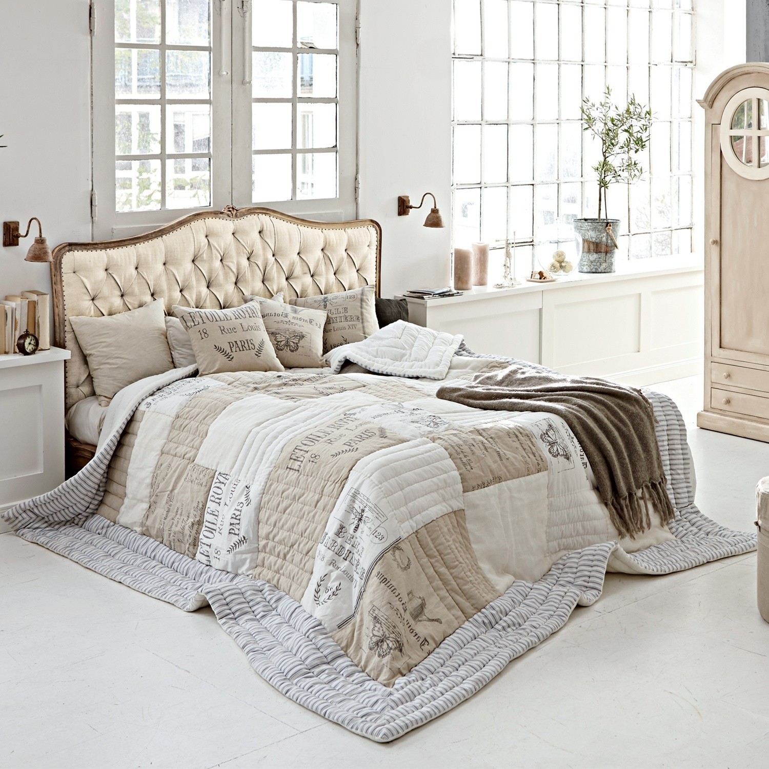 Beige Baumwoll-Steppdecke mit Text- und Motivdruck, weiche Bettdecke für Schlafzimmerdeko