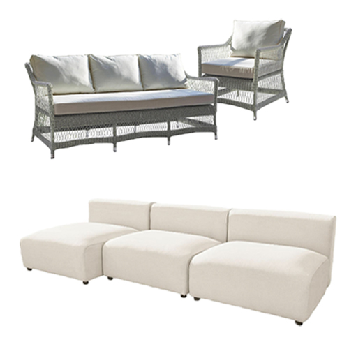 Weißes Lounge-Set aus Korbgeflecht mit weißen Kissen und modernes hellbeiges Sofa aus Stoff