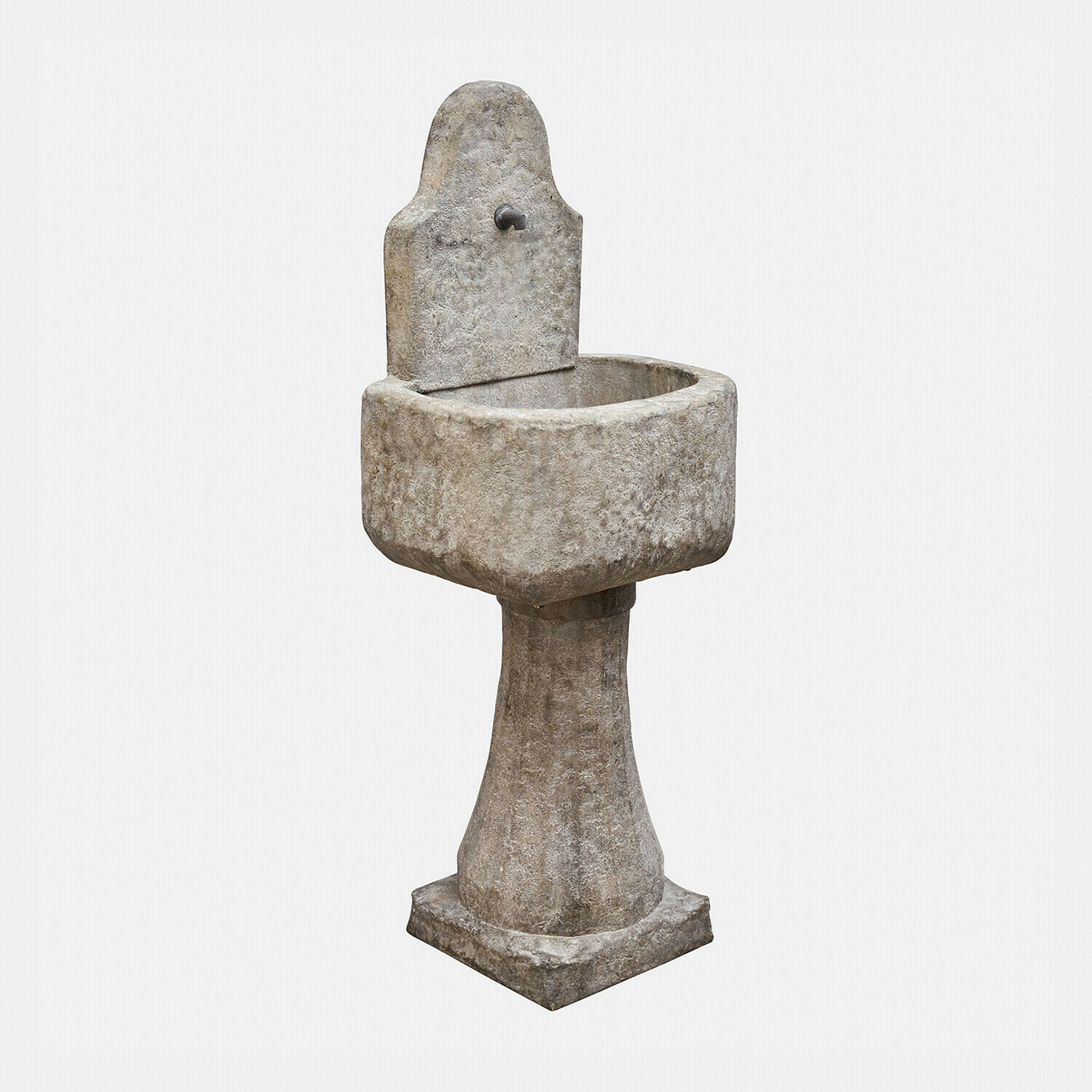 Grauer Steingartenbrunnen mit Sockel, dekorativer Außenbereich für Garten und Terrasse