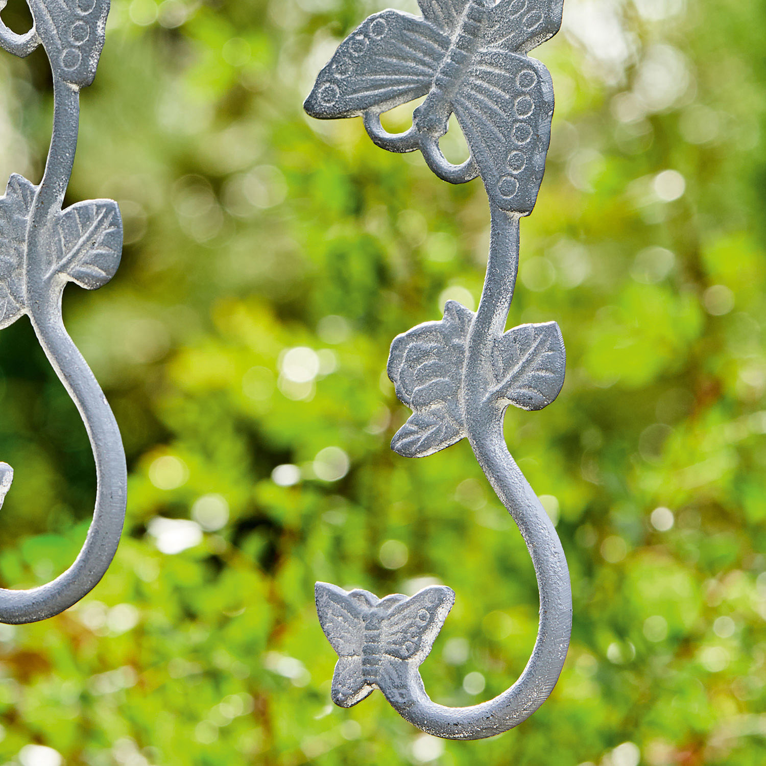 Metallhaken in Grau mit Schmetterlings- und Blattmotiv für Gartendekoration