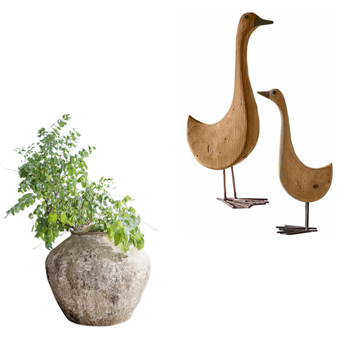 Dekorativer Steinvase mit grünem Laub und hölzernen Vogel-Dekorationen