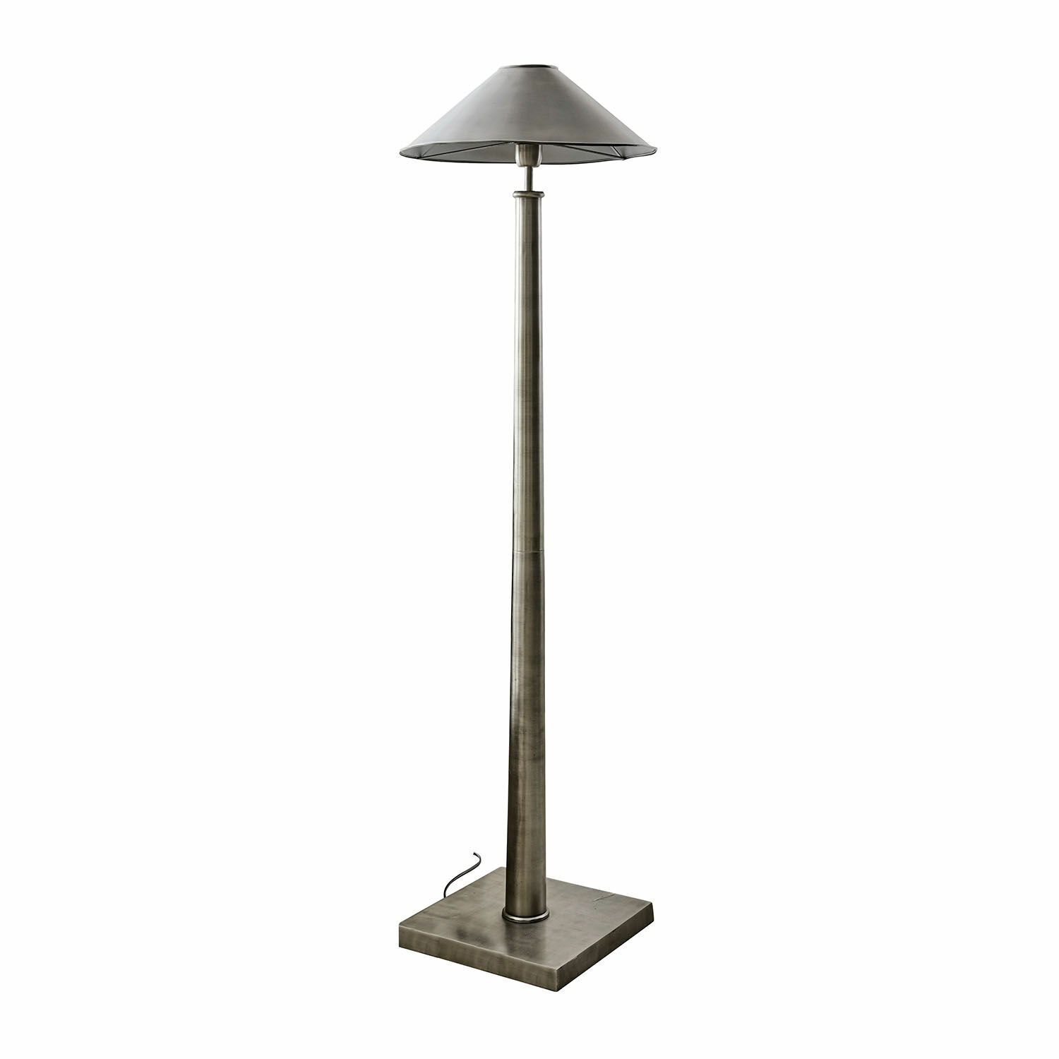 Stahl-Stehlampe mit konischem Metallschirm und quadratischer Basis für moderne Räume