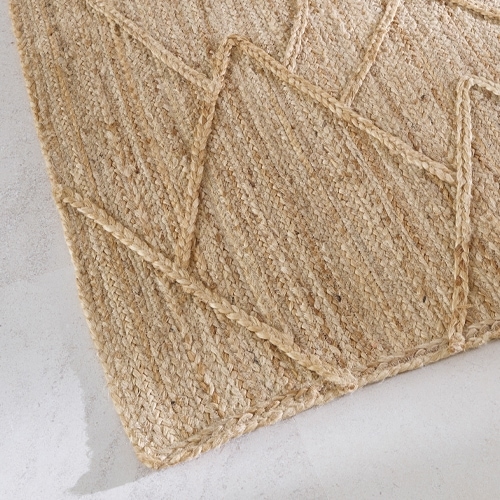 Natürlicher Jute-Teppich in Beige mit geometrischem Muster, ideal für nachhaltige Wohnräume