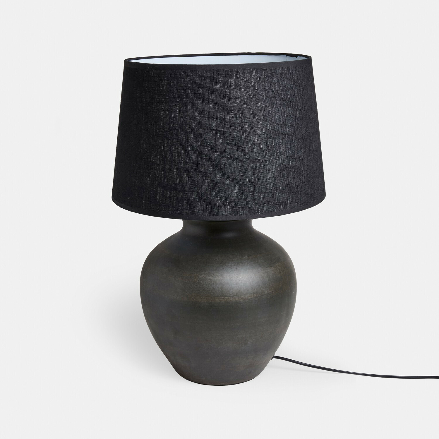 Tischlampe Branver Schwarze Tischlampe mit Keramikfuß und Stoffschirm für modernes Wohnambiente