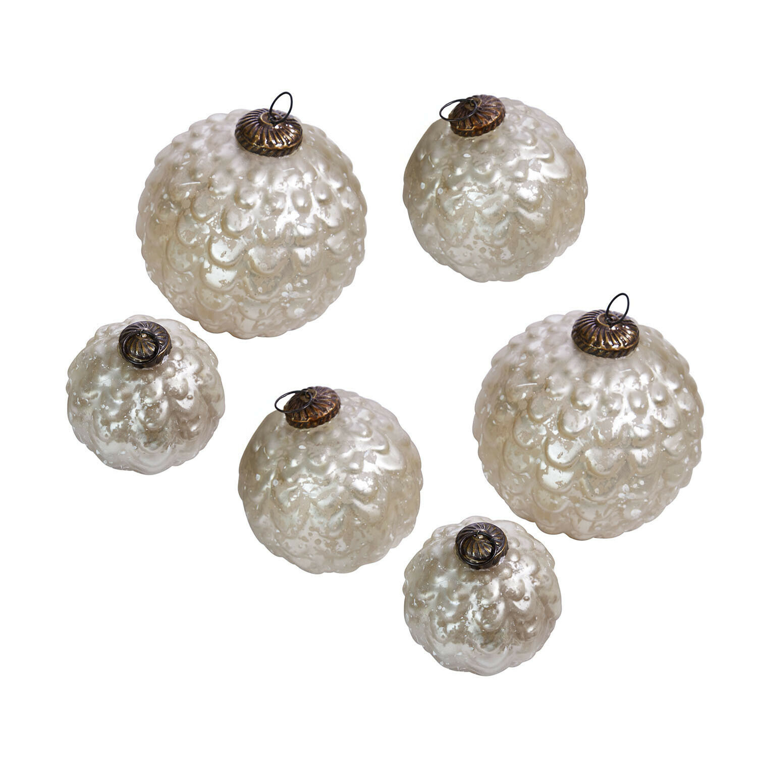 Weihnachtskugel 6er Set Domara Set aus sechs weißen, strukturierten Glas-Weihnachtskugeln mit Metallaufhängung