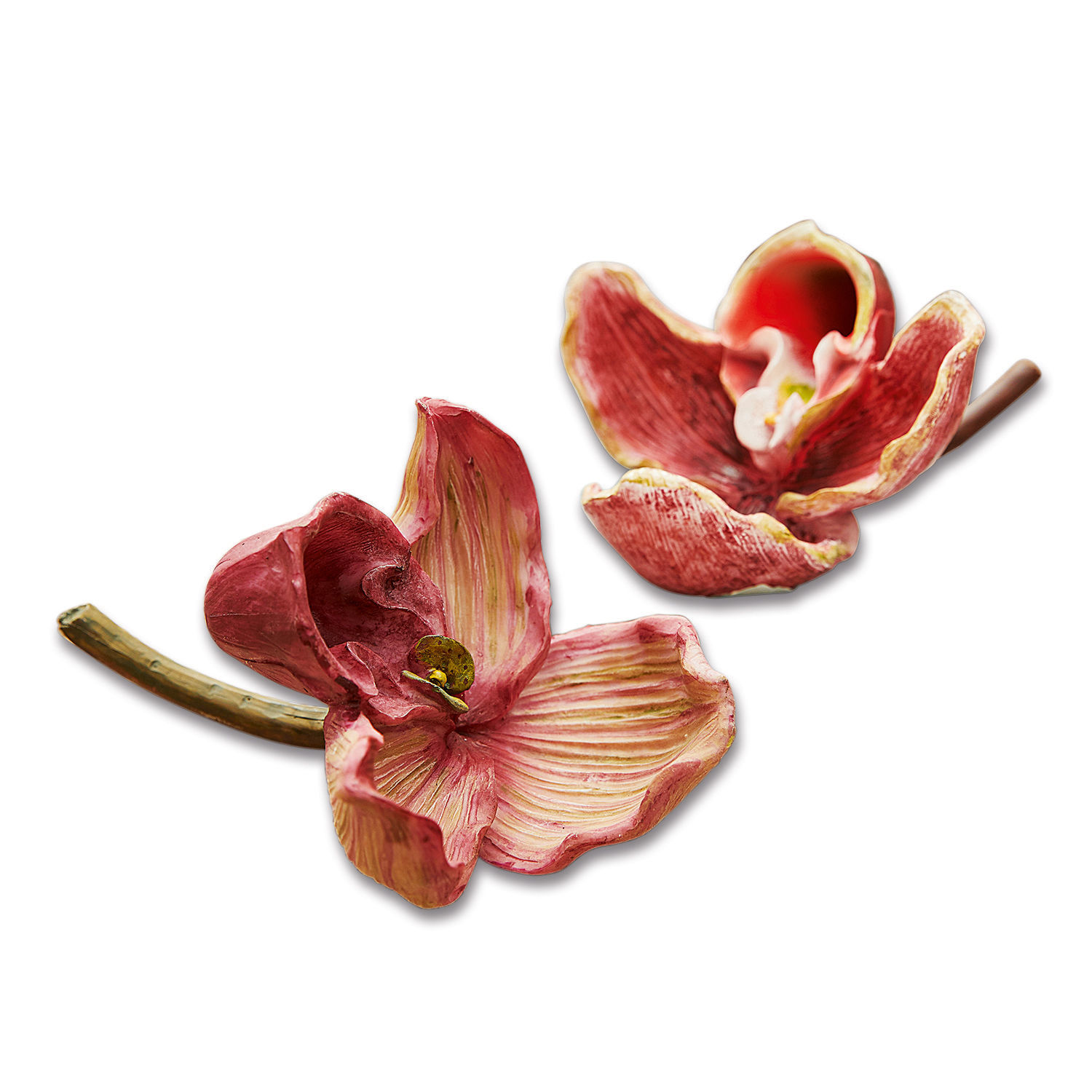Dekorative rote Blumen aus Material für Wohnraumgestaltung, stilvolle Deko für Zuhause