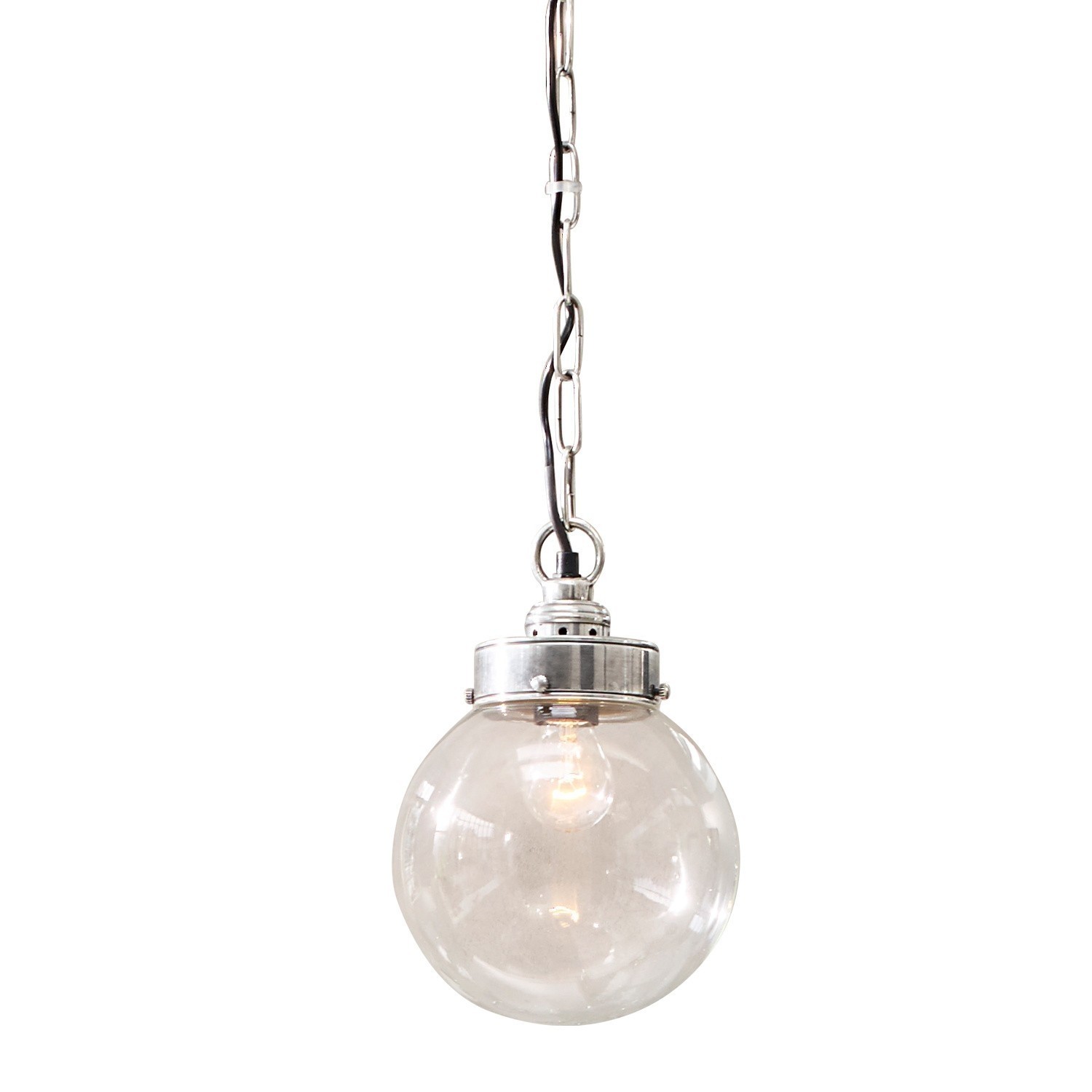 Moderne Hängeleuchte mit klarem Glaskugel-Schirm und silbernem Metallhalter an Kette