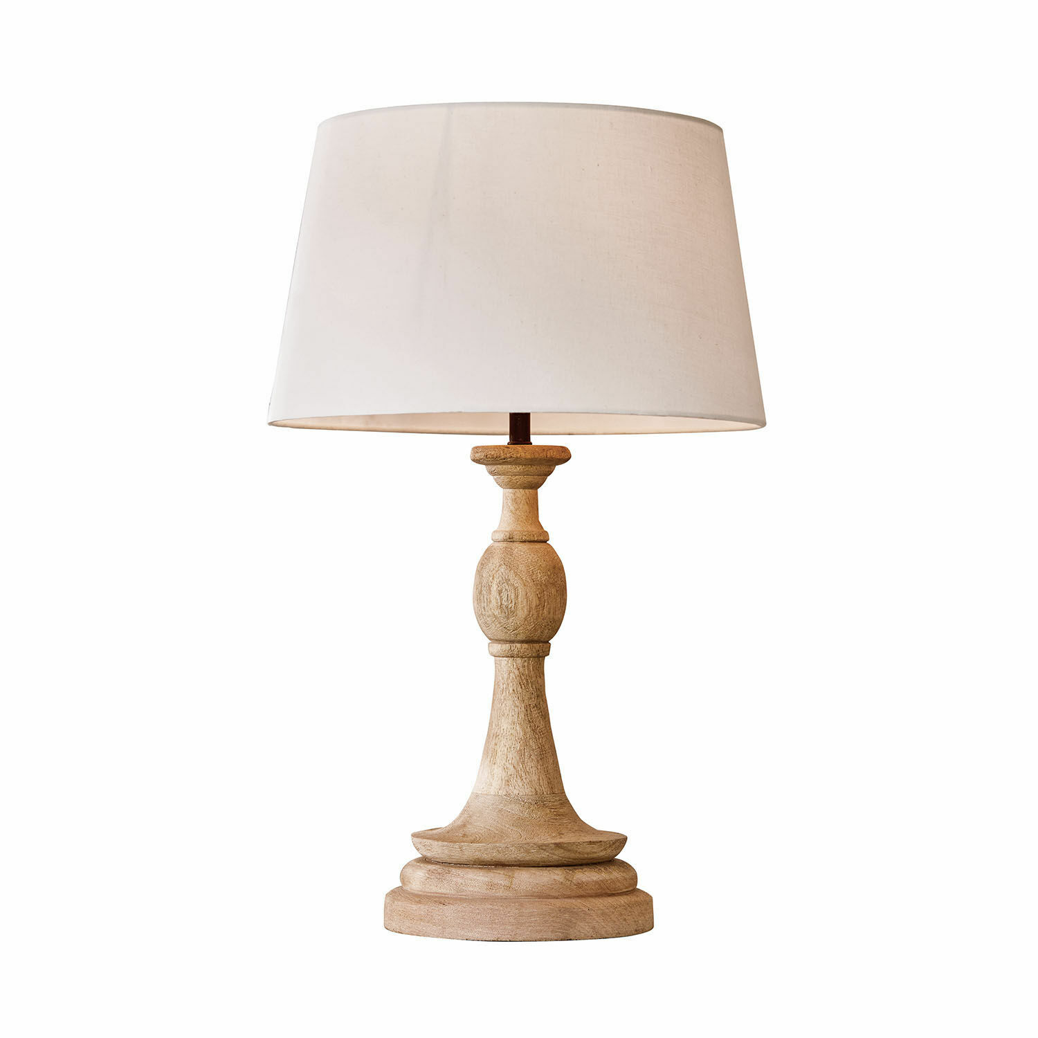 Tischlampe mit Holzfuß und weißem Stoffschirm, dekorative Wohnraumbeleuchtung