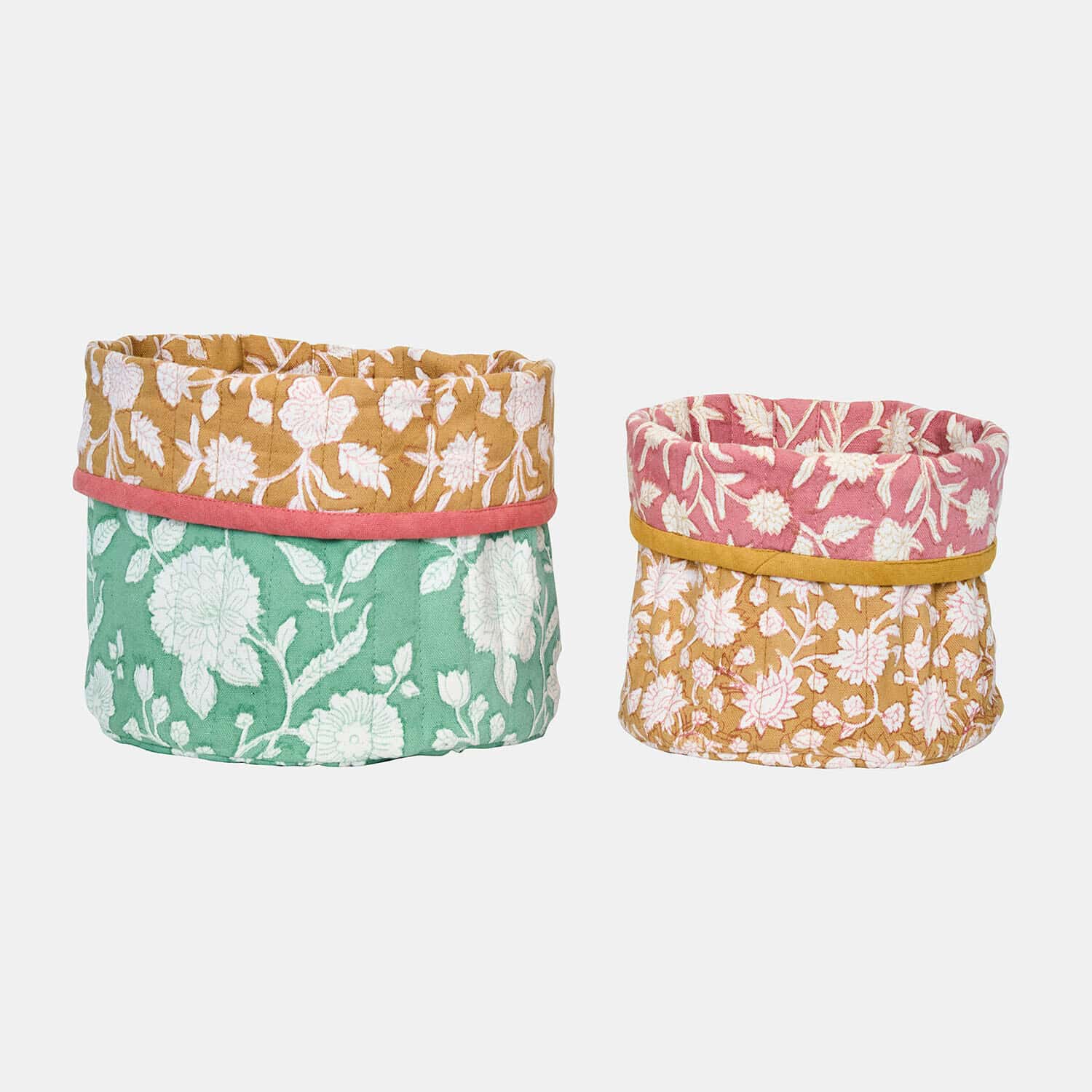 Set aus zwei Baumwollkörben mit floralem Muster in Grün, Rosa und Braun für dekorative Aufbewahrung