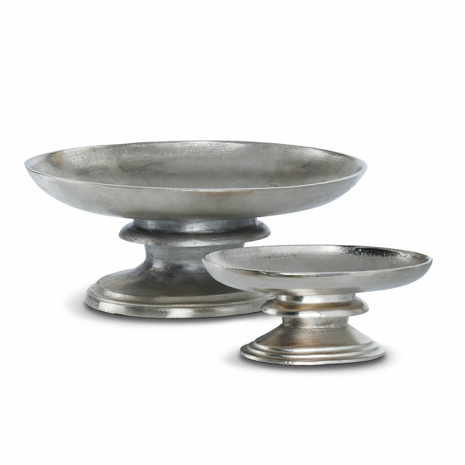 Set aus zwei silbernen Metall-Schalen auf Fuß für Dekoration und Servieren