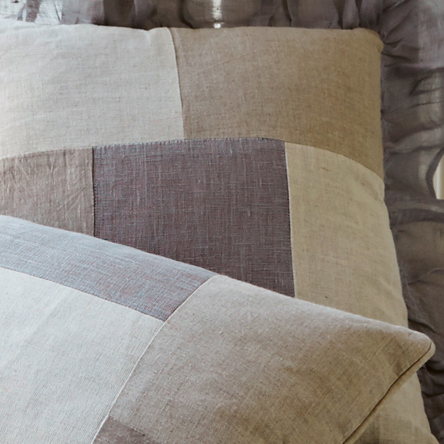 Dekorative Leinenkissen in Beige- und Brauntönen, ideal für Wohnzimmer und Schlafzimmer