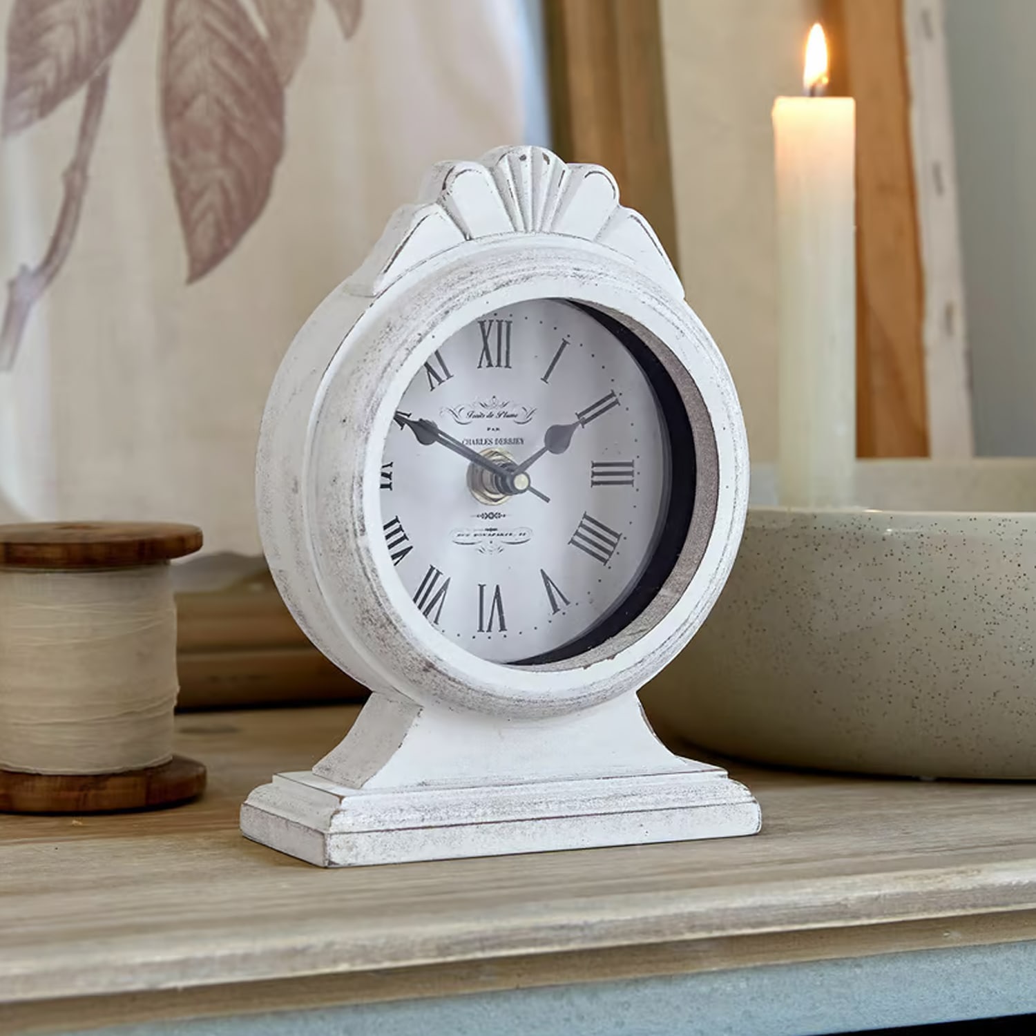Weißer Holz-Tischuhr mit römischen Ziffern, dekorative Vintage-Uhr für Wohnzimmer