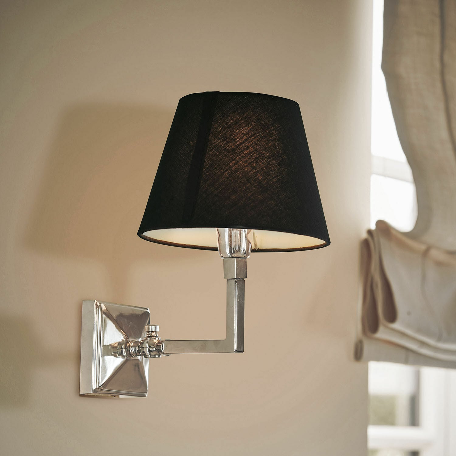 Wandlampe St. Clair Chromfarbener Wandleuchter mit schwarzem Stoffschirm für modernes Wandlicht