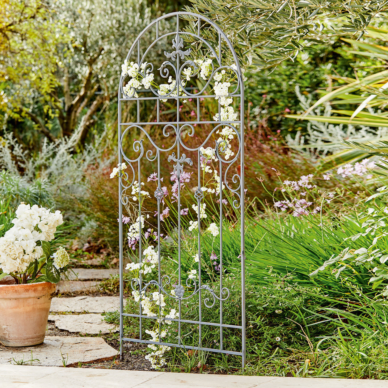 Rankgitter Brac Graues Metall-Gartenrankgitter mit dekorativen Mustern, ideal für Kletterpflanzen und Blumen