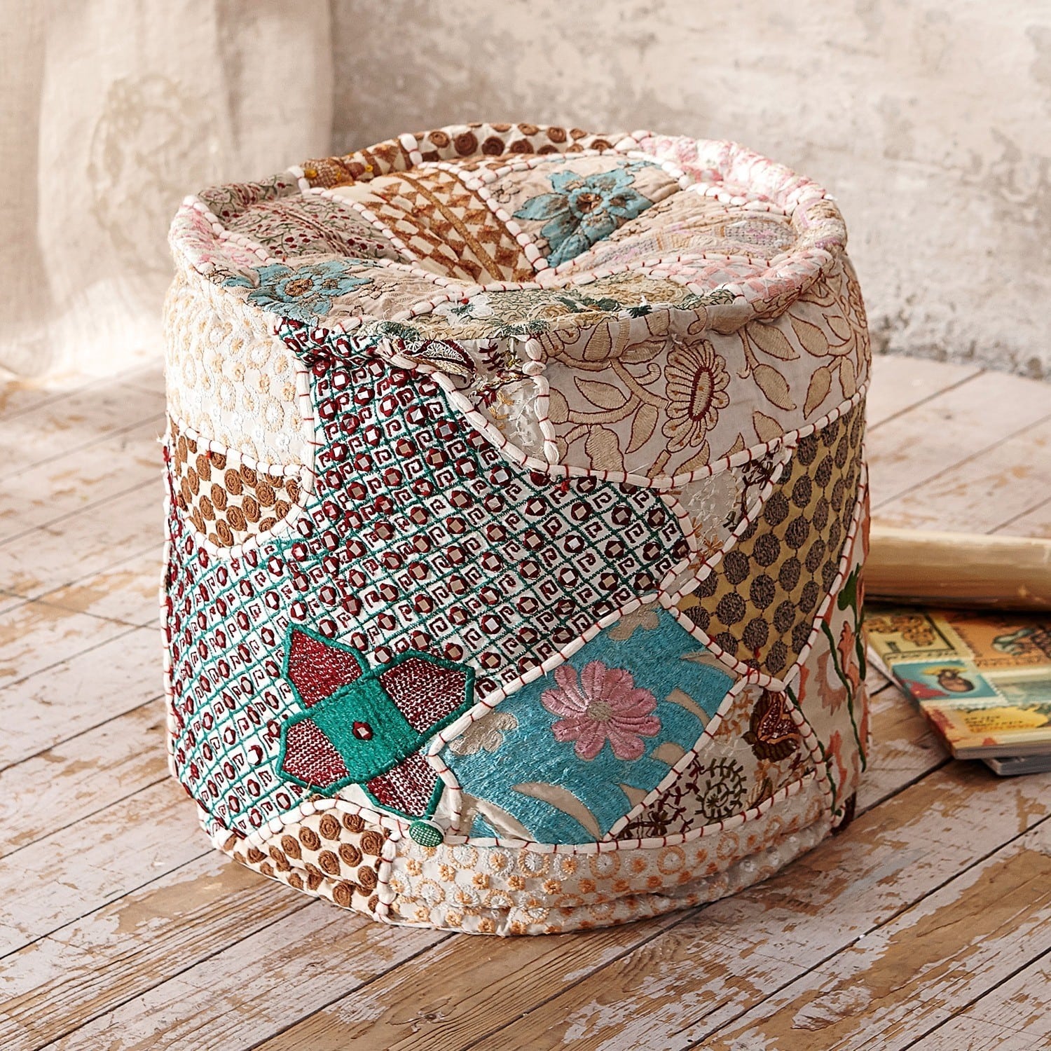 Hocker Sari
