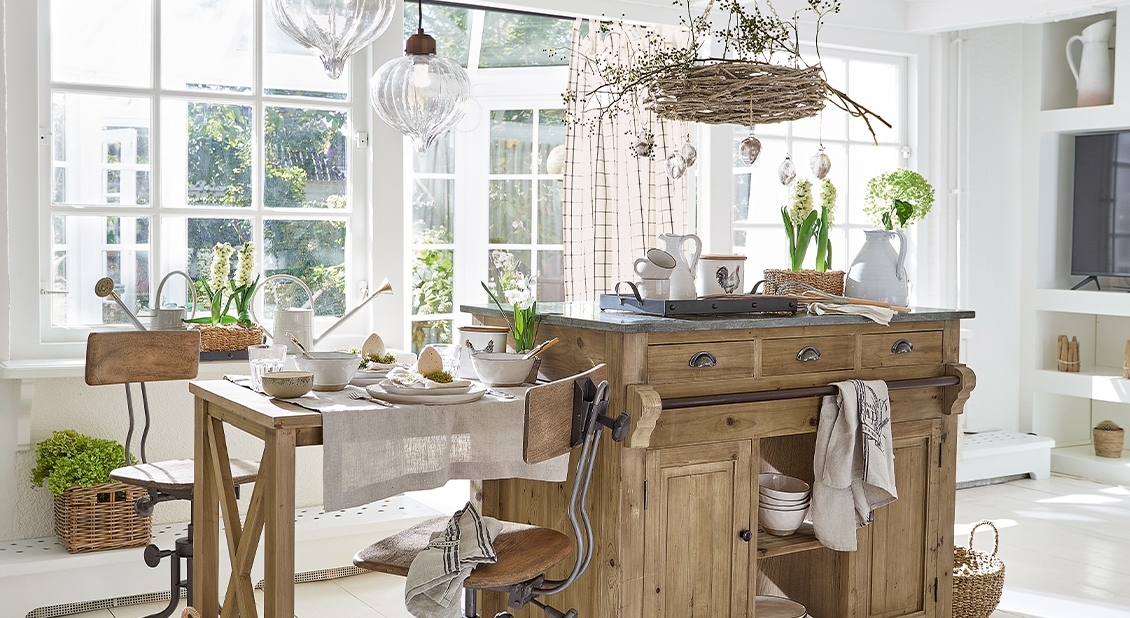Landhausküche mit Osterflair